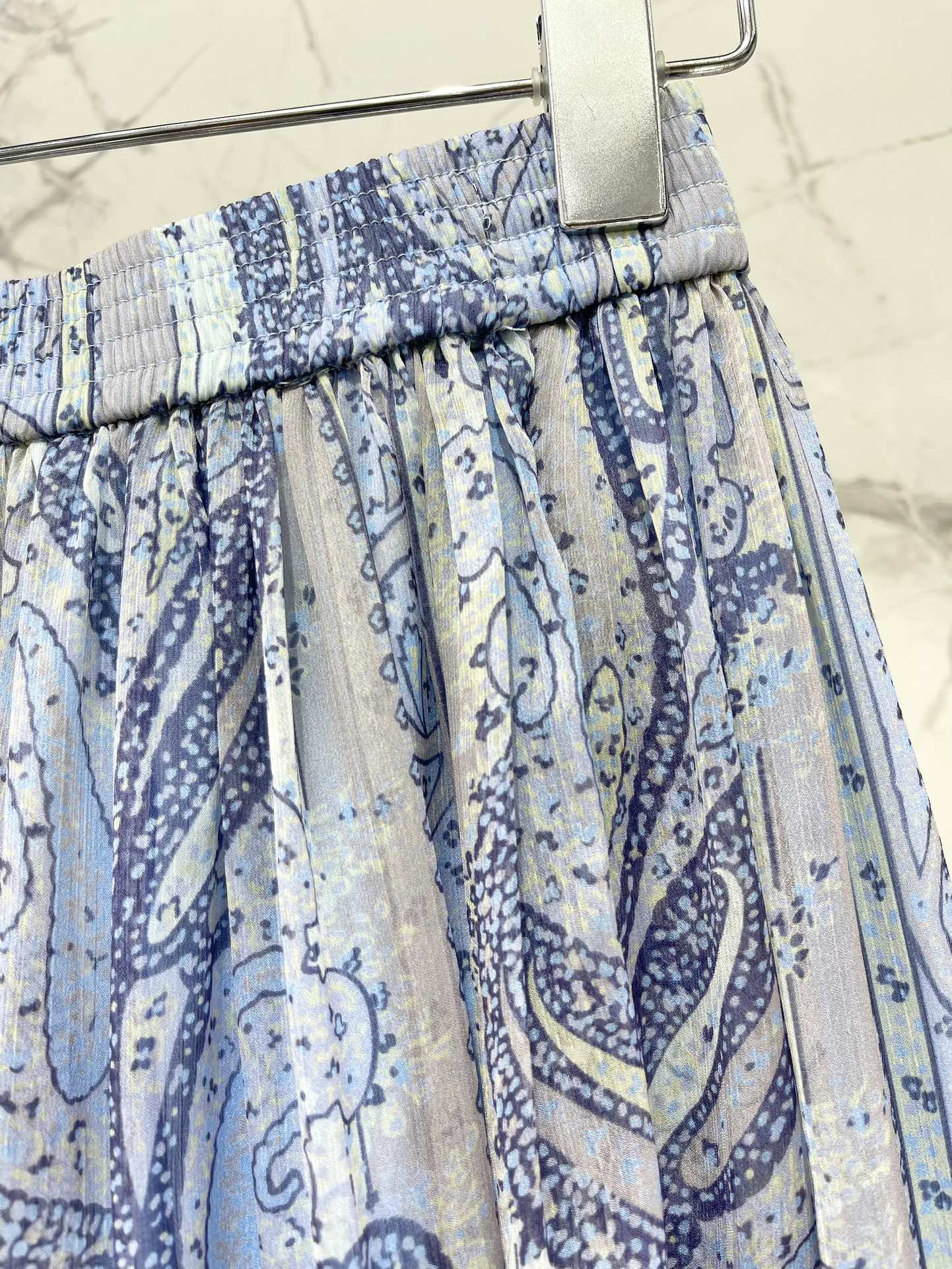 Yves Saint Laurent Chiffon Set - Elegant Spring Outfit in Multiple Colors 6 i1743752085 9744 4