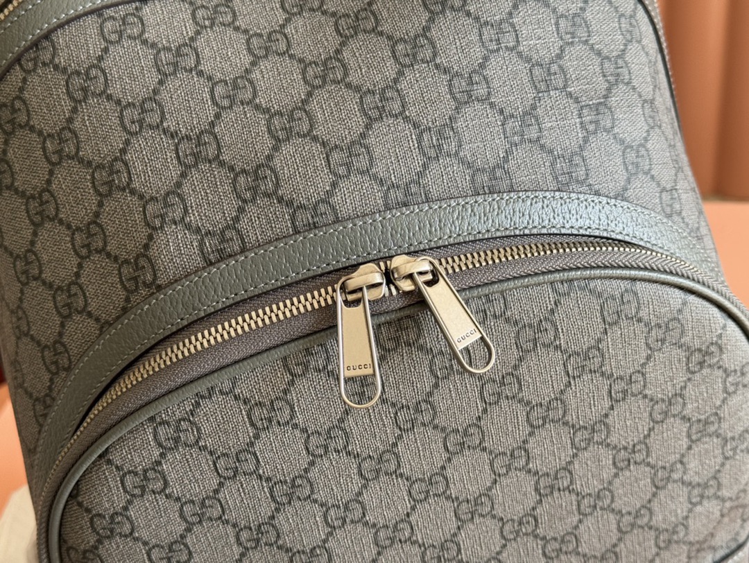 Gucci Men's Grey Monogram Backpack, 29.5x44x15 cm - Model 821938 7 i1743784139 2043 5
