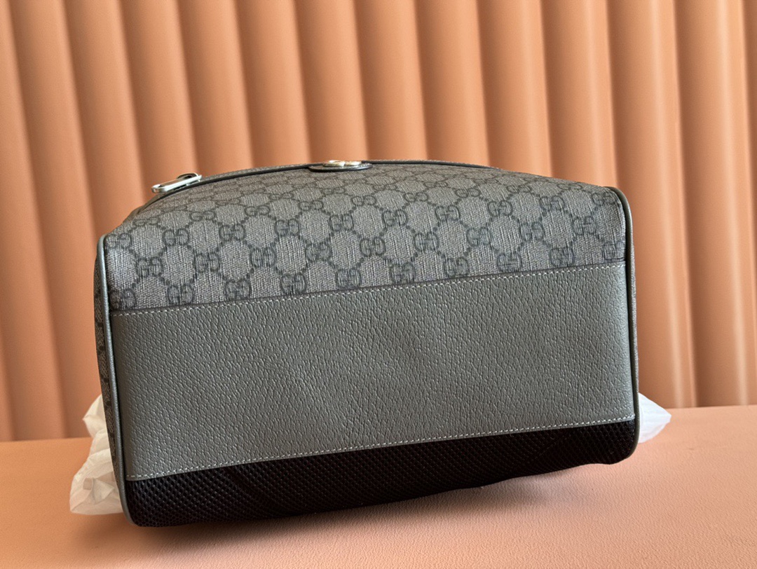Gucci Men's Grey Monogram Backpack, 29.5x44x15 cm - Model 821938 5 i1743784139 2480 3