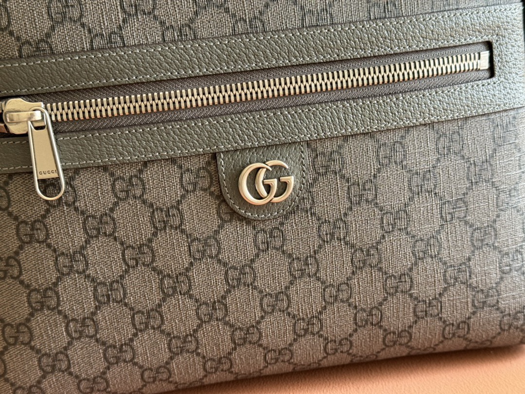 Gucci Men's Grey Monogram Backpack, 29.5x44x15 cm - Model 821938 6 i1743784139 5597 4