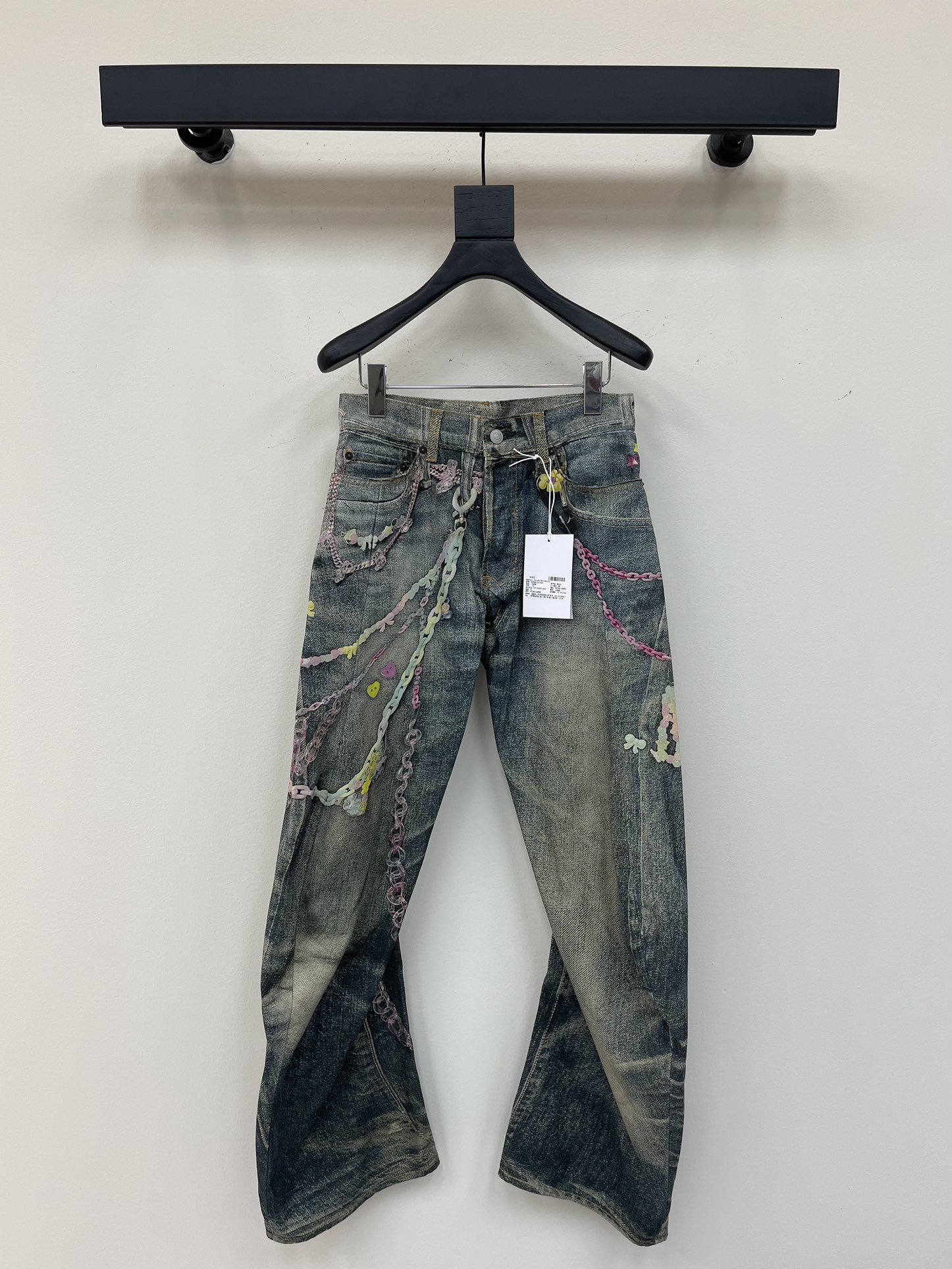 NO:328850,Acne Studio*3D printed candy colored denim mid-trousers, AC yearly pants king, 1981M style upper body adaptability and control ability is absolutely easy, 3D printed illusion print, loose wide-leg style, front button and placket confinement, back LOGO micro-label patch, continues the gender-free neutral style, fashionable and practical wear at the same time, casual matching is full of personality, full of verticality, and the style is super good. After buying YB1 to 1 development, jeans have always been the darling of the fashion industry, and this wide-leg pants bring the perfect body proportion and infinite aura!  Wear it and you will instantly become the focus of street fashion!  The same style for men and women!  Size 444.46.48.50.52 A,,acne studios,dior,jeans,alexander wang19860909Acne Studio*3D打印糖果彩色牛仔中裤 ,AC年度裤王上身,1981M的版型上身适配驾驭能力绝对轻松,3D打印错觉印花,宽松阔腿款式,正面纽扣和门襟禁锢,背面LOGO微标贴片,延续无性别主义中性风格,时髦和实穿同时兼备,随意搭配都个性十足,垂直感满分,版型超好,购入YB1比1开发,牛仔裤一直是时尚界的宠儿,而这款阔腿裤更是带来了完媄的身材比例和无限的气场！穿上它,你将瞬间成为街头时尚的焦点！男女同款！ 尺码444.46.48.50.52 A,,acne studios,dior,jeans,alexander wang,Women's clothing