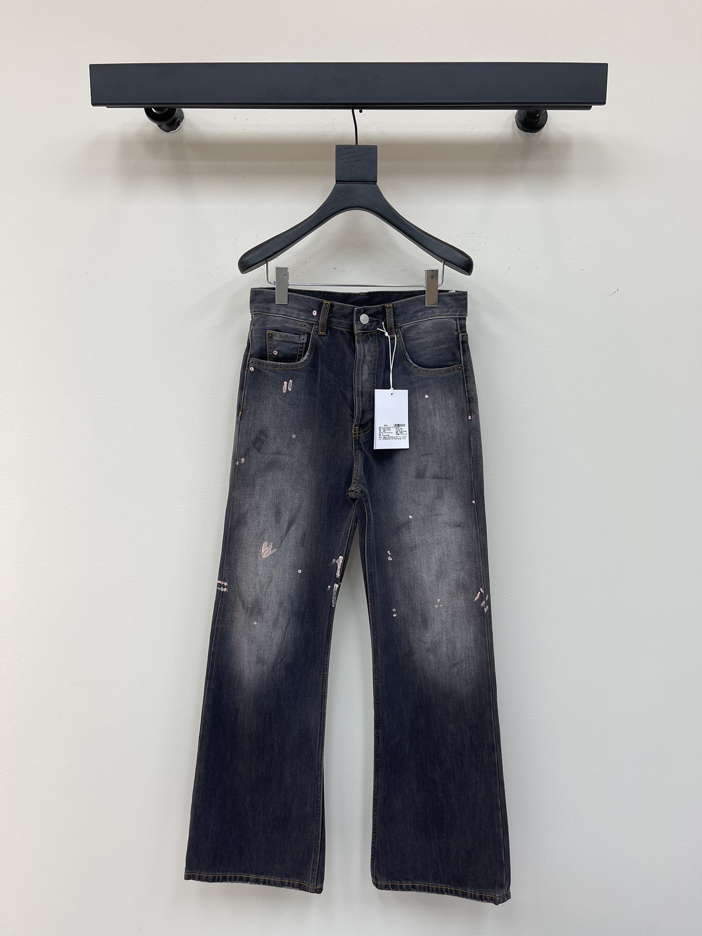 NO:330160,Acne Studio* water-washed ink splash jeans. Imported denim denim, ready-to-wear is washed with sand washing and made of old local carbon grinding, and the front and back are sprayed with monkeys and white. The whole piece of clothing is purely hand-painted to create a visual effect of ink splashing and dyeing. The slurry is prepared in proportion with environmentally friendly gouache slurry. The imported slurry is hand-painted and has strong performance on the fabric. It can be matched with the same style to create a fashionable look, and it can control various occasions, customize auxiliary materials, the same style for men and women!  Size 30.31.32.33.34,,acne studios,dior,jeans,alexander wang19860909Acne Studio*水洗泼墨牛仔裤.进口丹宁牛仔布,成衣采用砂洗工艺洗褪做旧局部碳素磨毛处理,前后幅喷马骝涂白.整件衣服纯手工绘制颜色,营造出泼墨染画的视觉效果,浆料采用环保水粉浆按比例调配,进口浆料手绘后依附布料性能强,能与同款搭配营造时尚造型,驾驭各种场合,定制辅料,男女同款！ 尺码30.31.32.33.34,,acne studios,dior,jeans,alexander wang,Women's clothing