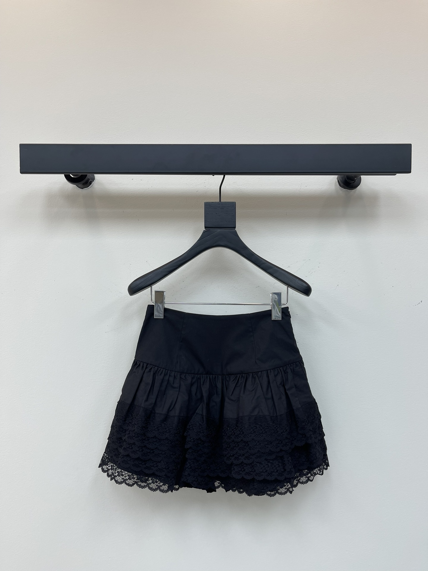 NO:330150,JORYA*25 new lace multi-layer splicing skirt. The lace multi-layer hem design is full of girlishness. Whether it is matched with a simple T-shirt or a temperamental shirt, it can easily shine, adding points to your fashionable look~ White/Black SML,, skirts,shirts,tees, t-shirt,alexander wang19860909JORYA*25新款蕾丝多层拼接半裙.蕾丝多层裙摆设计,少女感十足.无论是搭配简约T恤还是气质衬衫,都能轻松出彩,为你的时尚造型加分~ 白色/黑色 SML,,skirts,shirts,tees，t-shirt,alexander wang,Women's clothing