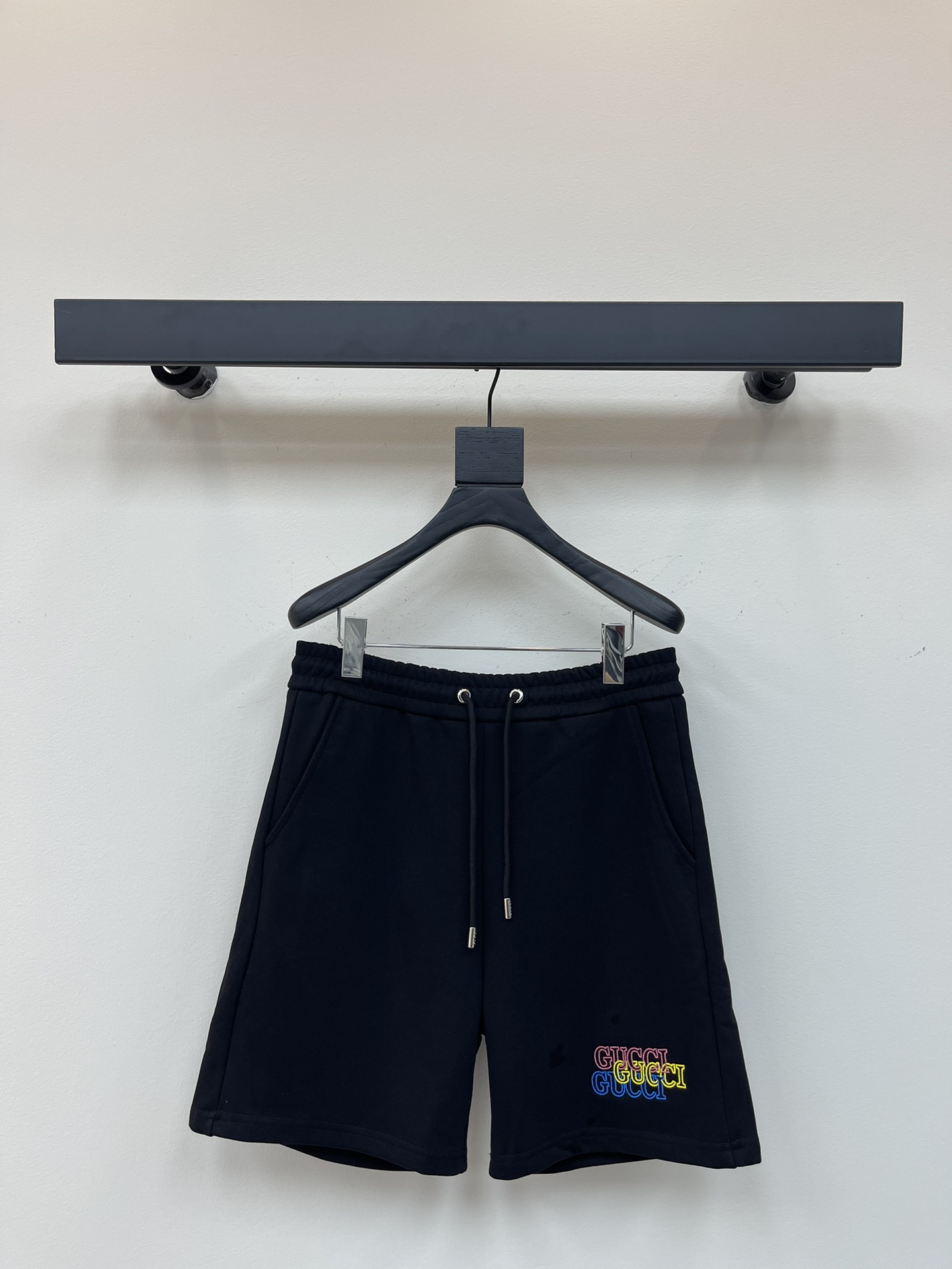 NO:330146,GUCC's latest knitted shorts, custom fabric, knitting craft embroidery logo. The style is tight and three-dimensional, straight striped splicing, custom trouser rope has a strong texture, smooth, comfortable and breathable upper body, concave and styling three-dimensional feeling, fashionable and casual outfit. Color black S-XL, gucci, shorts, alexander wang19860909GUCC*新款针织短裤,定制面料,针织工艺刺绣logo. 版型紧致立体,直条纹拼接,定制裤绳五金质感强,顺滑,上身舒适透气,凹凸有型的立体感,时尚休闲穿搭  颜色黑色 码数S-XL,,gucci,shorts,alexander wang,Women's clothing