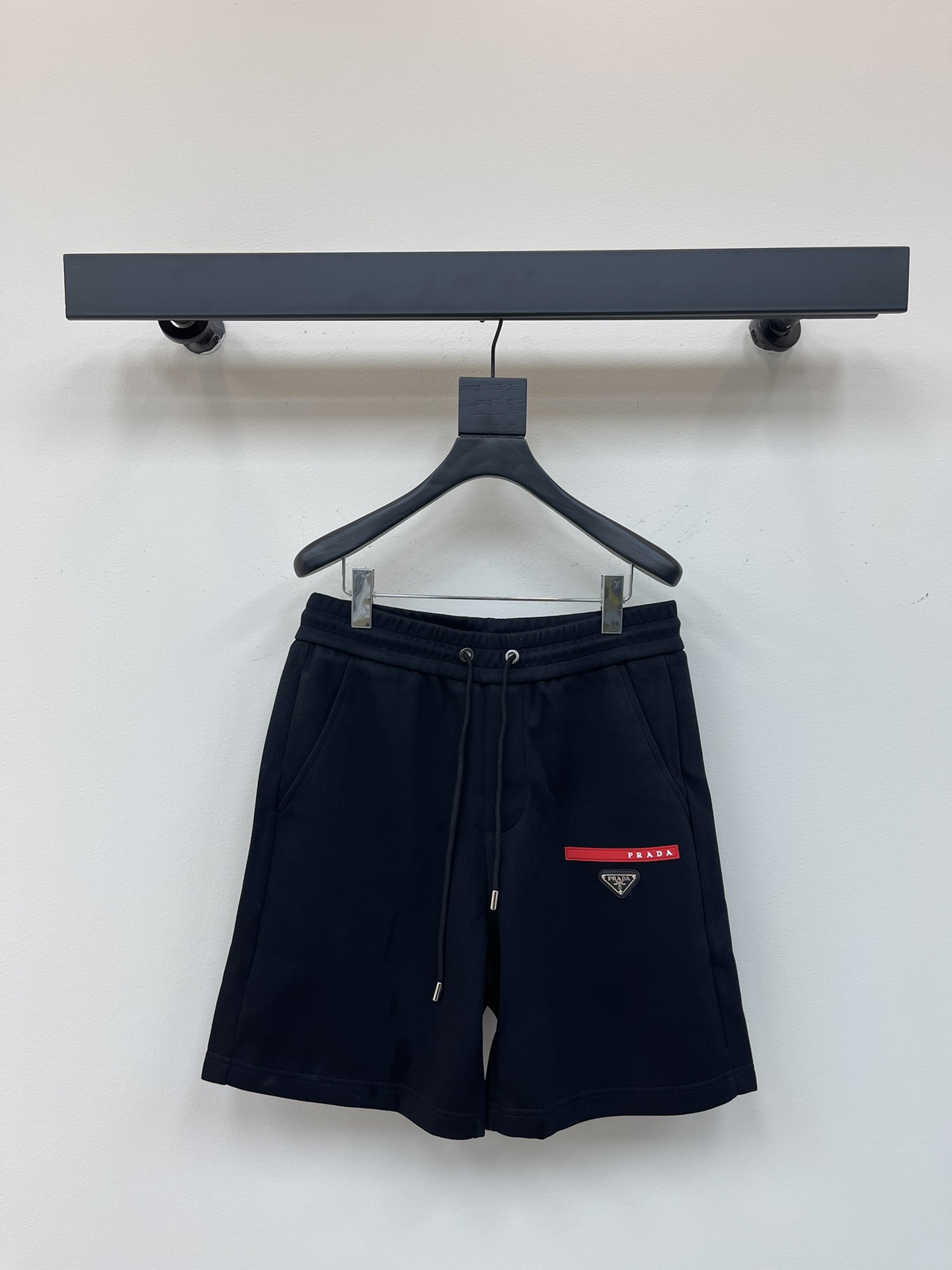 NO:330144,PRAD's newest knitted shorts, custom fabric, classic triangle hardware logo. The style is tight and three-dimensional, straight striped splicing, custom trouser rope has a strong texture, smooth, comfortable and breathable upper body, concave and styling three-dimensional feeling, fashionable and casual outfit. Color black S-XL, prada, shorts, alexander wang19860909PRAD*新款针织短裤,定制面料,经典三角标五金logo. 版型紧致立体,直条纹拼接,定制裤绳五金质感强,顺滑,上身舒适透气,凹凸有型的立体感,时尚休闲穿搭  颜色黑色 码数S-XL,,prada,shorts,alexander wang,Women's clothing