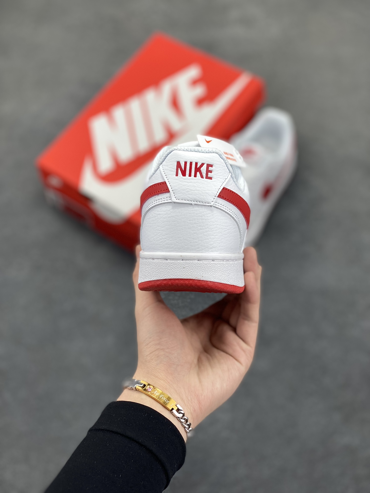 图片[4]-福利特价 Nike Court Borough 低帮百搭透气休闲运动板鞋男女鞋 经典耐用的设计，兼顾舒适脚感和出众风范，演绎匠心之作。结构性的支撑贴合感结合复古篮球设计，塑就场外全明星风范。 货号：CD5463-102 尺码：36 36.5 37.5 38 38.5 39 40 40.5 4142 42.5 43 44 44.5 45-选品中心