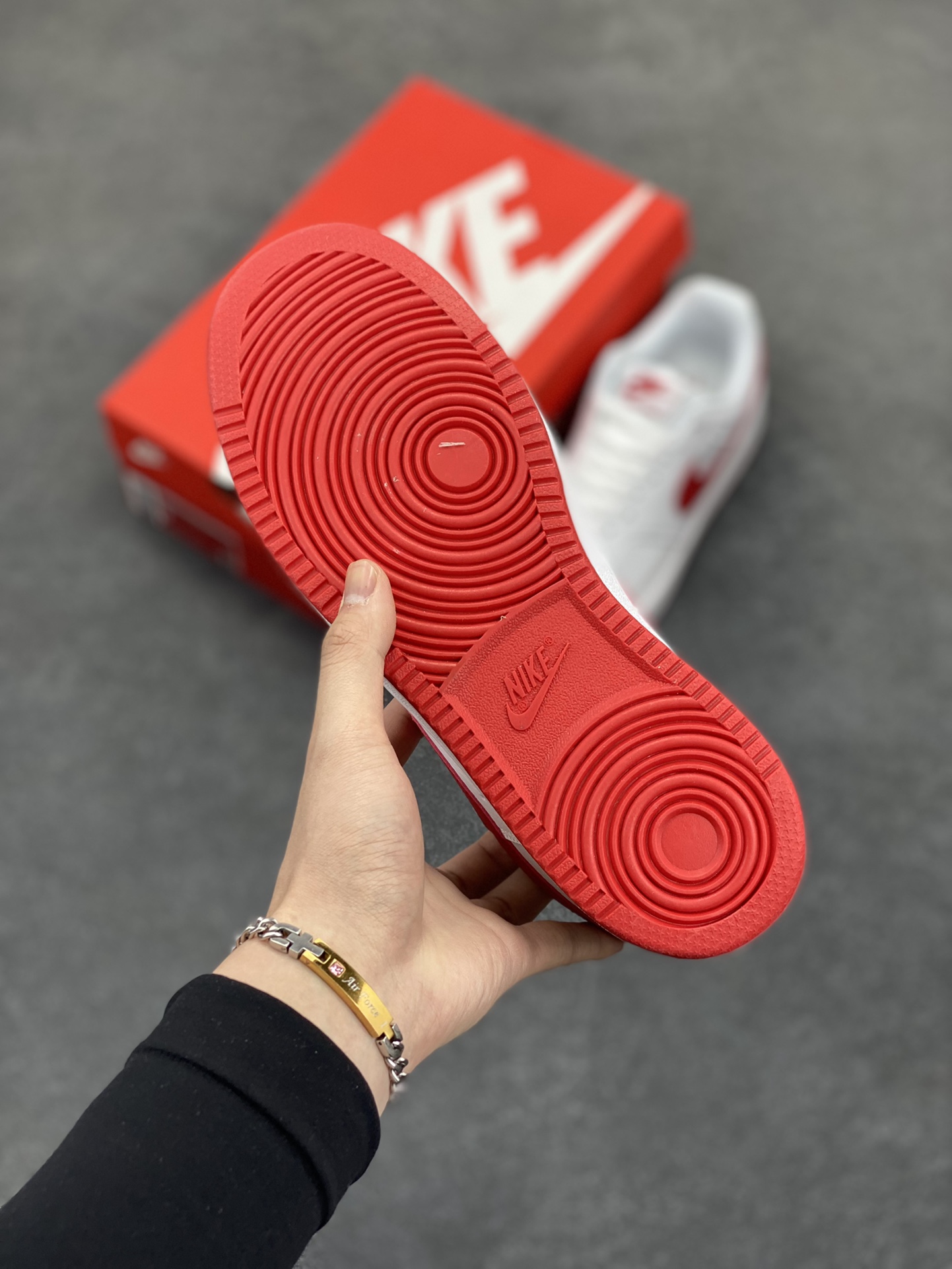 图片[5]-福利特价 Nike Court Borough 低帮百搭透气休闲运动板鞋男女鞋 经典耐用的设计，兼顾舒适脚感和出众风范，演绎匠心之作。结构性的支撑贴合感结合复古篮球设计，塑就场外全明星风范。 货号：CD5463-102 尺码：36 36.5 37.5 38 38.5 39 40 40.5 4142 42.5 43 44 44.5 45-选品中心