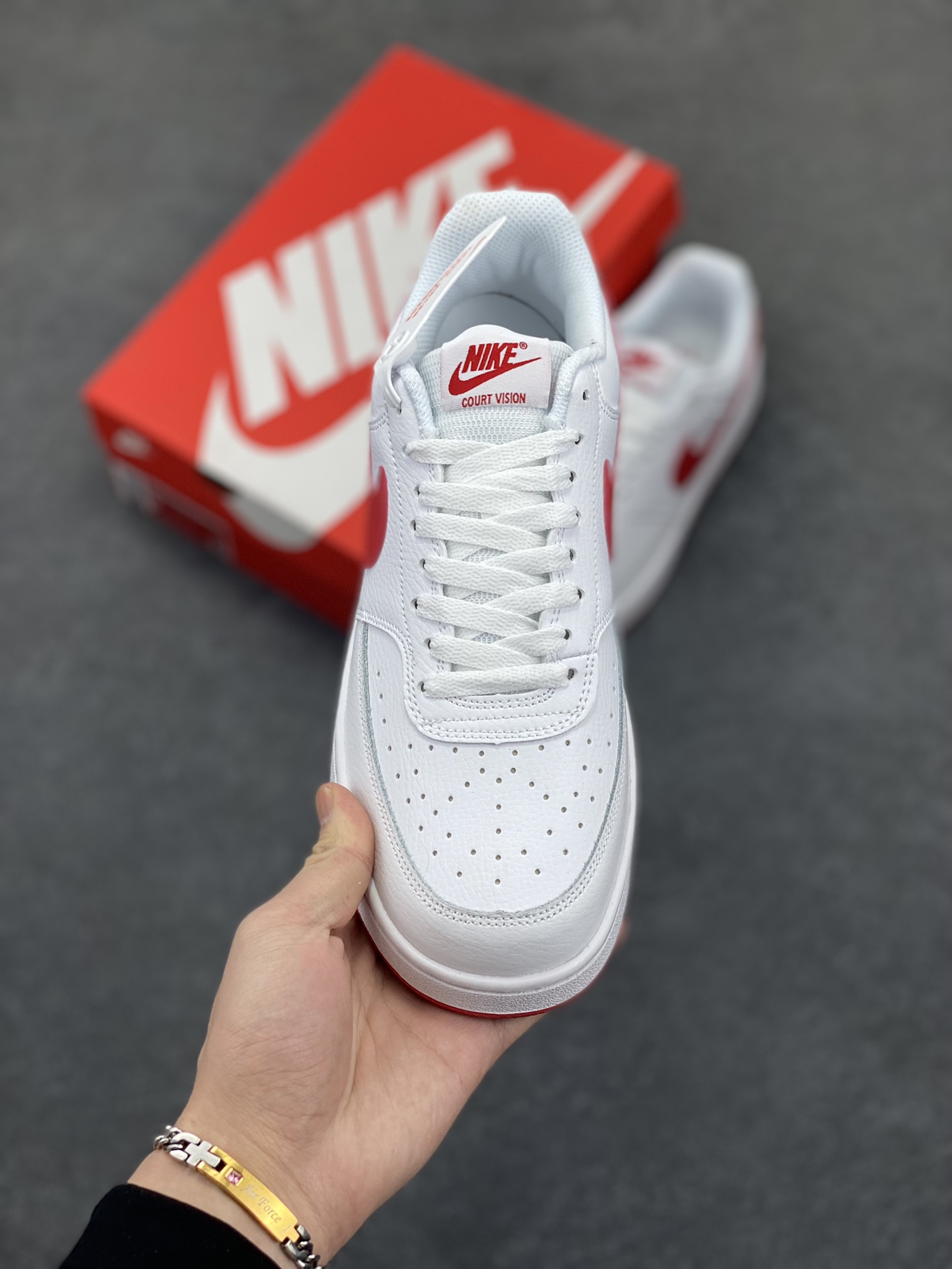 图片[2]-福利特价 Nike Court Borough 低帮百搭透气休闲运动板鞋男女鞋 经典耐用的设计，兼顾舒适脚感和出众风范，演绎匠心之作。结构性的支撑贴合感结合复古篮球设计，塑就场外全明星风范。 货号：CD5463-102 尺码：36 36.5 37.5 38 38.5 39 40 40.5 4142 42.5 43 44 44.5 45-选品中心