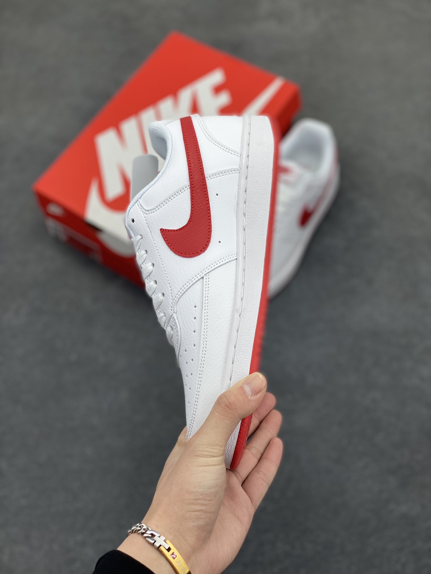 图片[3]-福利特价 Nike Court Borough 低帮百搭透气休闲运动板鞋男女鞋 经典耐用的设计，兼顾舒适脚感和出众风范，演绎匠心之作。结构性的支撑贴合感结合复古篮球设计，塑就场外全明星风范。 货号：CD5463-102 尺码：36 36.5 37.5 38 38.5 39 40 40.5 4142 42.5 43 44 44.5 45-选品中心