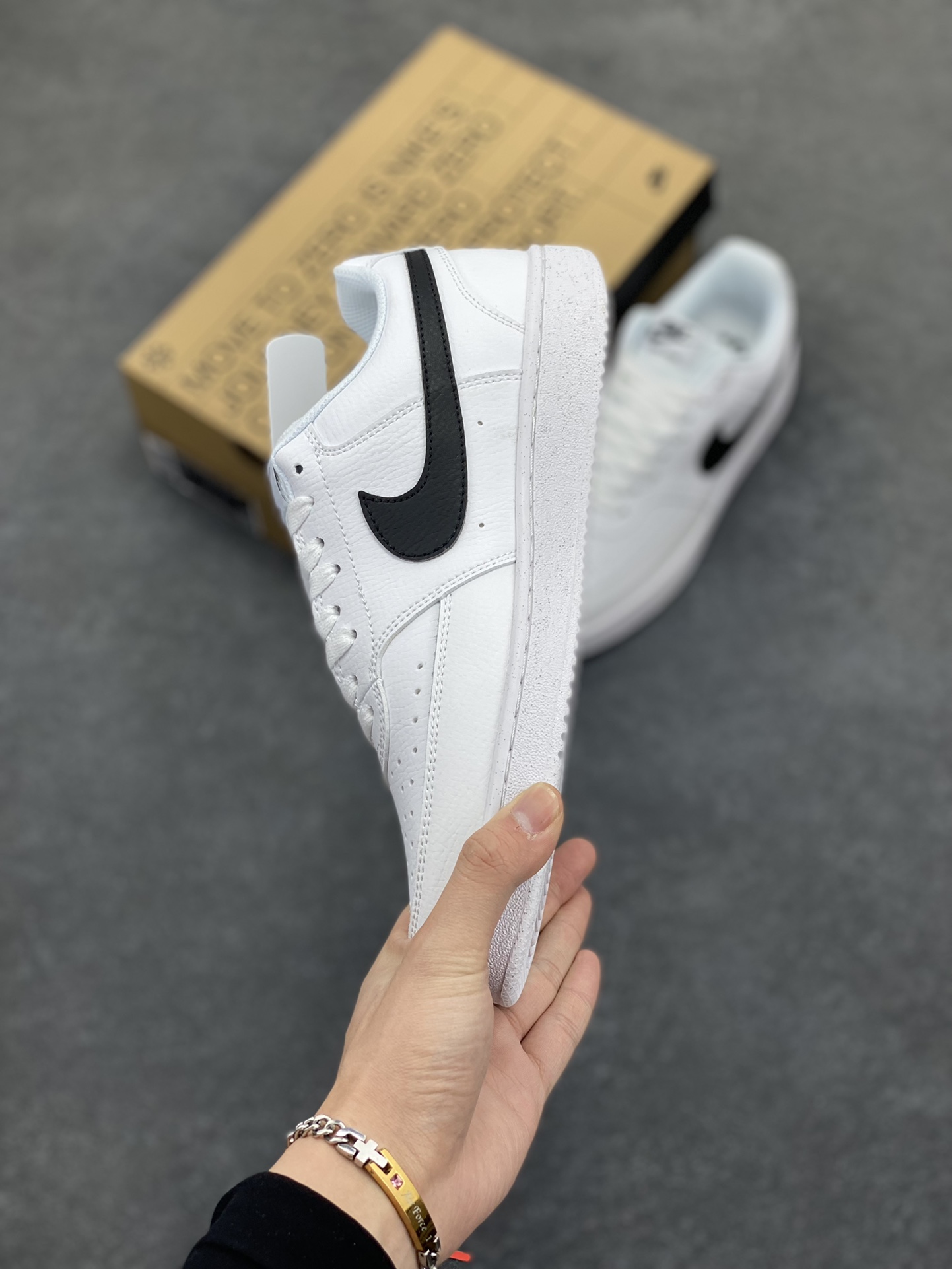 图片[3]-福利特价 Nike Court Borough 低帮百搭透气休闲运动板鞋男女鞋 经典耐用的设计，兼顾舒适脚感和出众风范，演绎匠心之作。结构性的支撑贴合感结合复古篮球设计，塑就场外全明星风范。 货号：DH2987-101 尺码：36 36.5 37.5 38 38.5 39 40 40.5 4142 42.5 43 44 44.5 45-选品中心