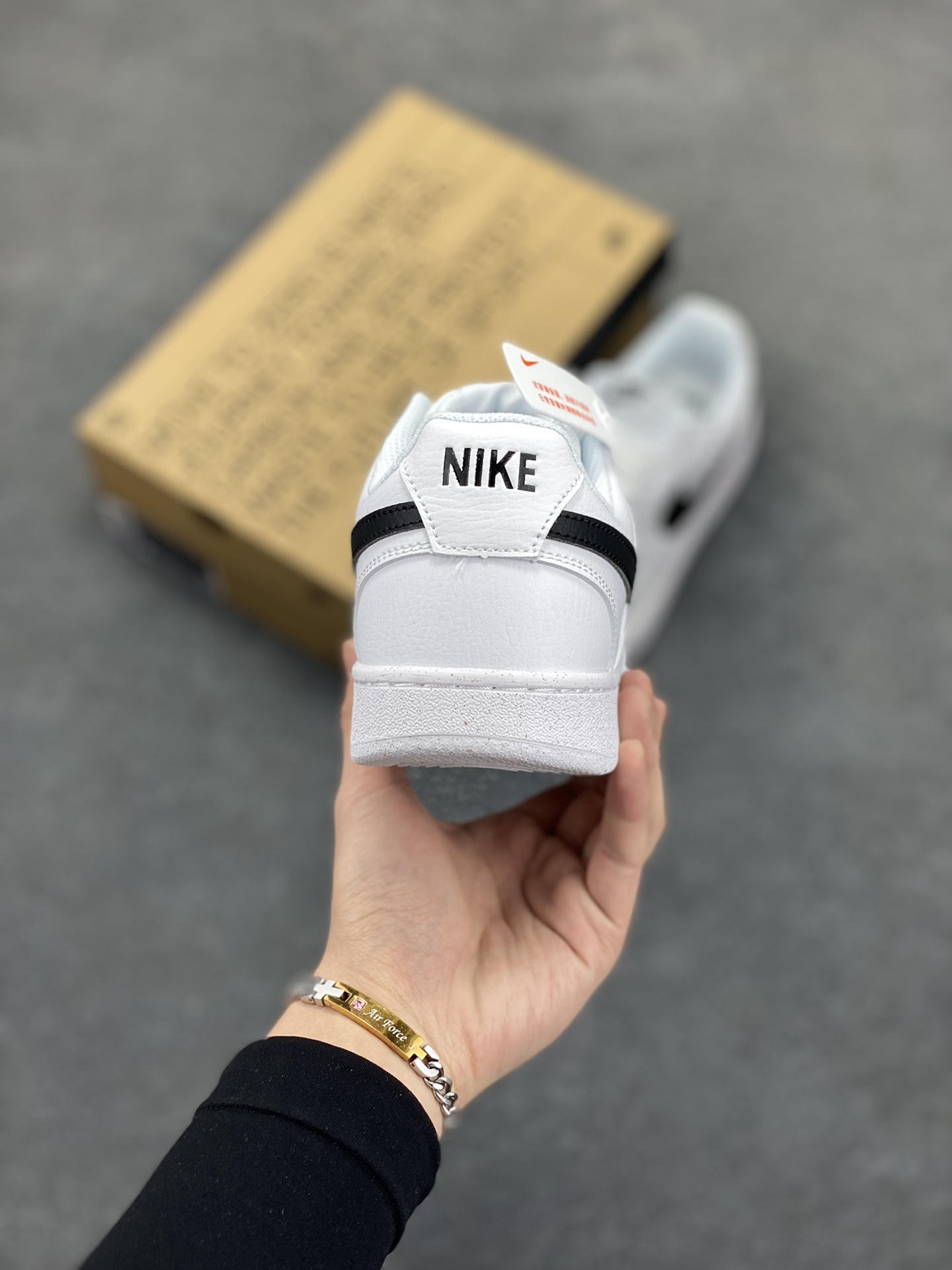 图片[4]-福利特价 Nike Court Borough 低帮百搭透气休闲运动板鞋男女鞋 经典耐用的设计，兼顾舒适脚感和出众风范，演绎匠心之作。结构性的支撑贴合感结合复古篮球设计，塑就场外全明星风范。 货号：DH2987-101 尺码：36 36.5 37.5 38 38.5 39 40 40.5 4142 42.5 43 44 44.5 45-选品中心