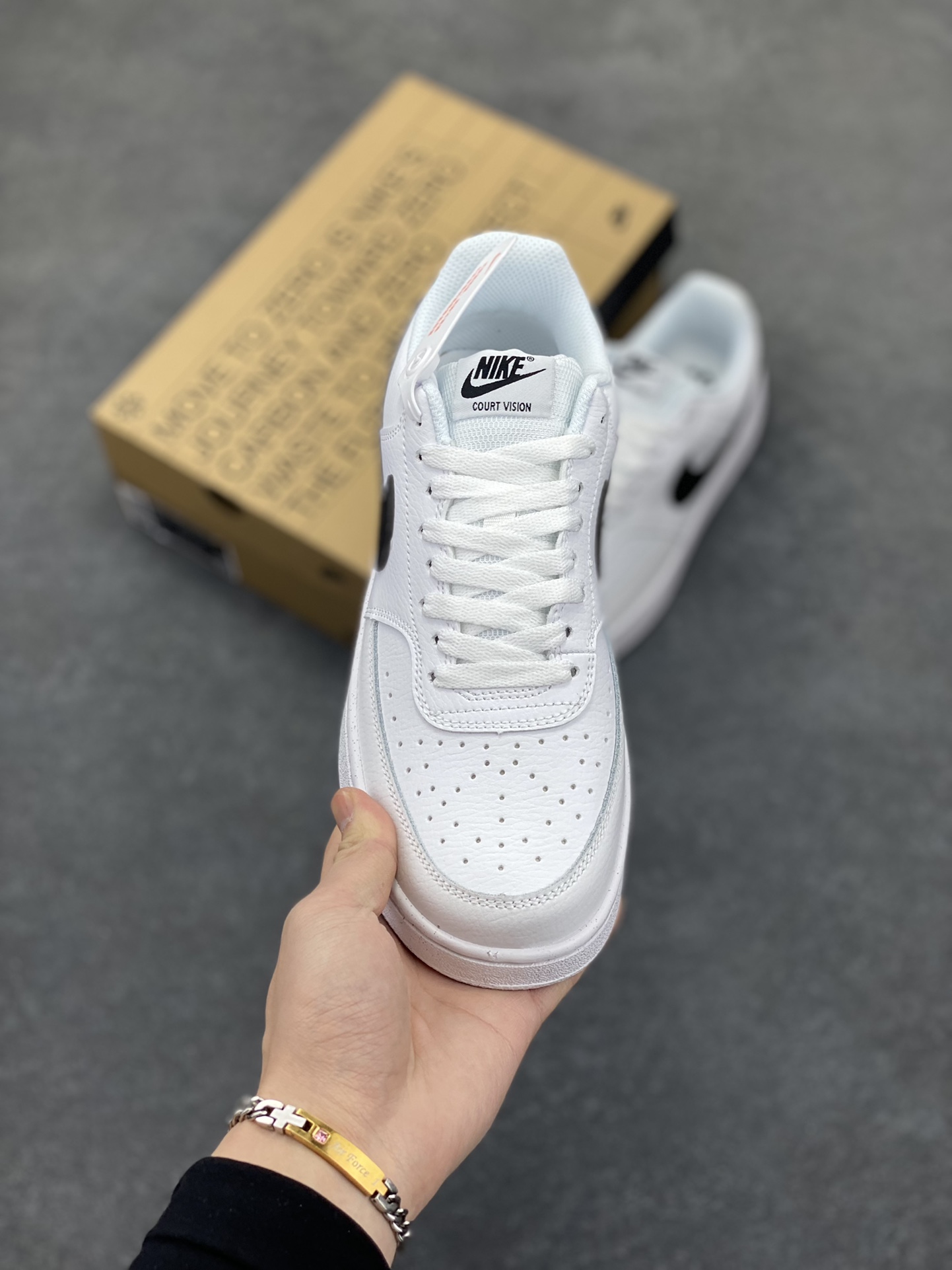 图片[2]-福利特价 Nike Court Borough 低帮百搭透气休闲运动板鞋男女鞋 经典耐用的设计，兼顾舒适脚感和出众风范，演绎匠心之作。结构性的支撑贴合感结合复古篮球设计，塑就场外全明星风范。 货号：DH2987-101 尺码：36 36.5 37.5 38 38.5 39 40 40.5 4142 42.5 43 44 44.5 45-选品中心