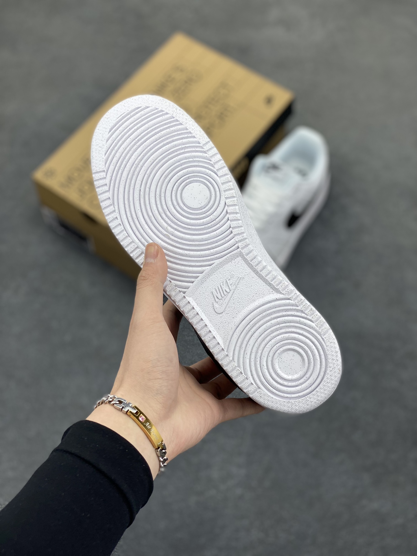 图片[5]-福利特价 Nike Court Borough 低帮百搭透气休闲运动板鞋男女鞋 经典耐用的设计，兼顾舒适脚感和出众风范，演绎匠心之作。结构性的支撑贴合感结合复古篮球设计，塑就场外全明星风范。 货号：DH2987-101 尺码：36 36.5 37.5 38 38.5 39 40 40.5 4142 42.5 43 44 44.5 45-选品中心