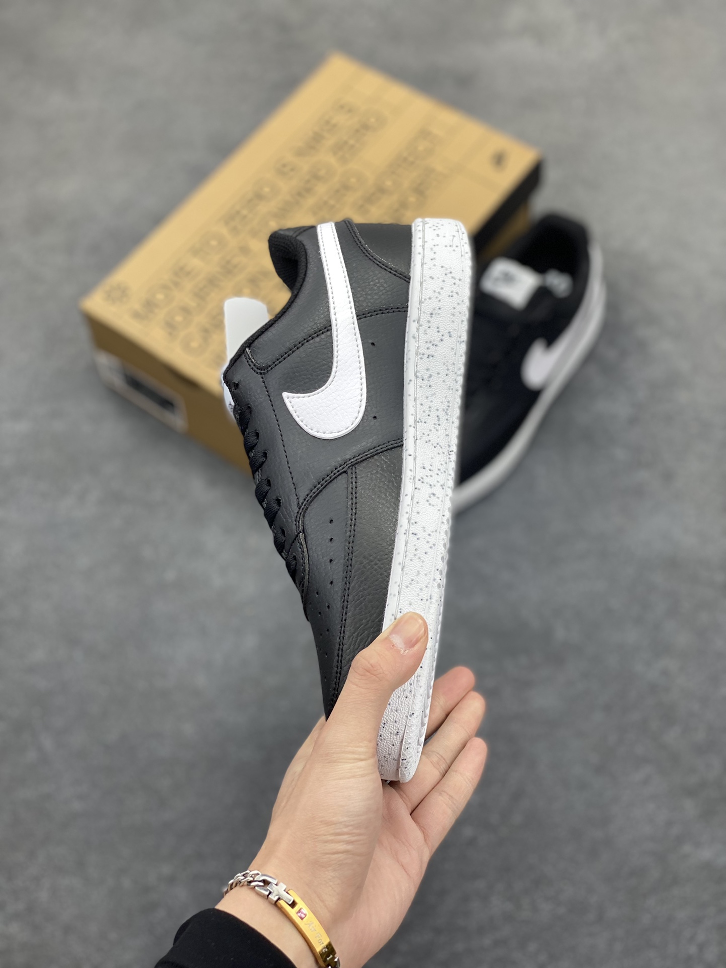 图片[3]-福利特价 Nike Court Borough 低帮百搭透气休闲运动板鞋男女鞋 经典耐用的设计，兼顾舒适脚感和出众风范，演绎匠心之作。结构性的支撑贴合感结合复古篮球设计，塑就场外全明星风范。 货号：DH2987-001 尺码：36 36.5 37.5 38 38.5 39 40 40.5 4142 42.5 43 44 44.5 45-选品中心