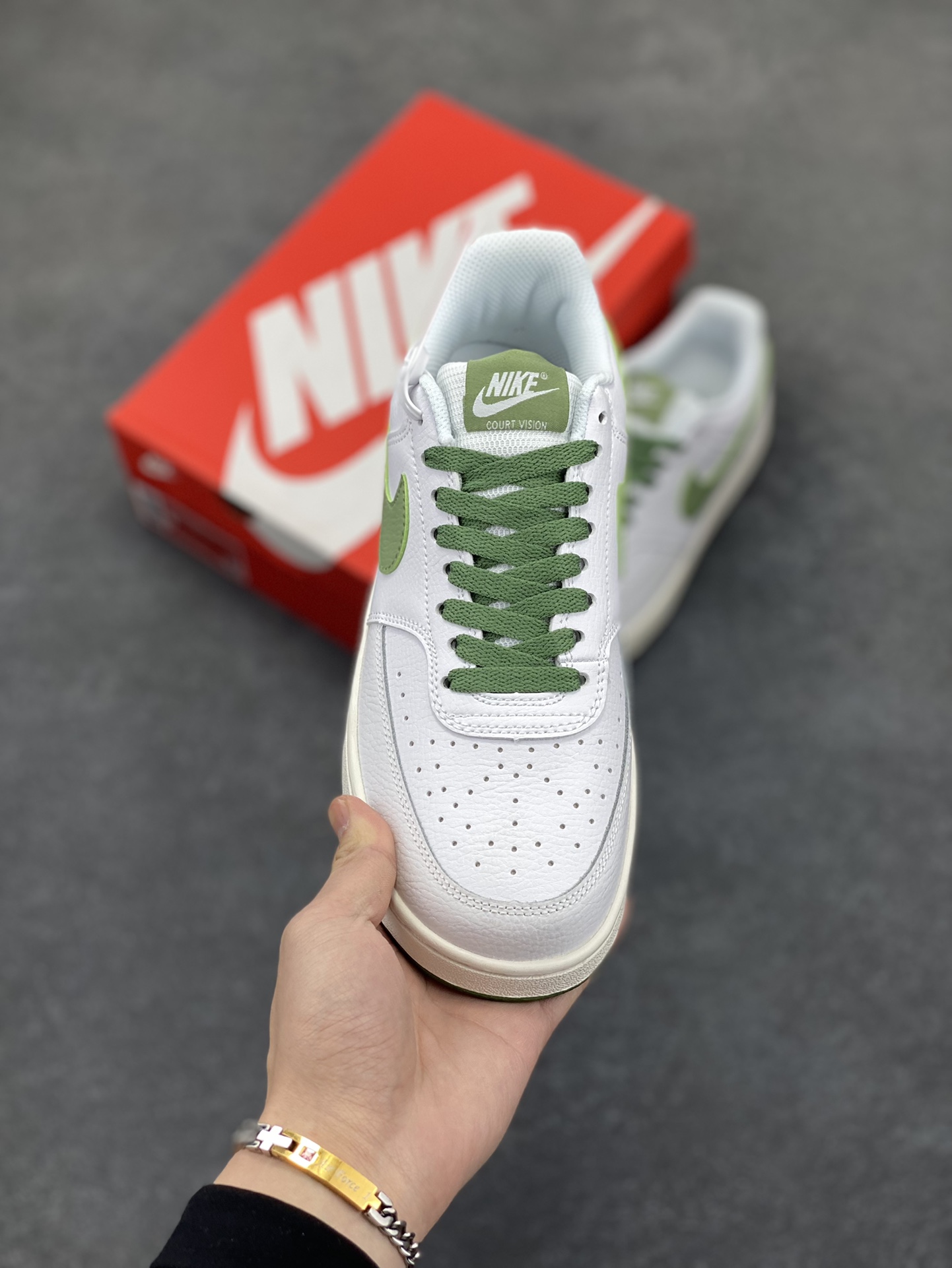 图片[2]-福利特价 Nike Court Borough 低帮百搭透气休闲运动板鞋男女鞋 经典耐用的设计，兼顾舒适脚感和出众风范，演绎匠心之作。结构性的支撑贴合感结合复古篮球设计，塑就场外全明星风范。 货号：FJ5480-100 尺码：36 36.5 37.5 38 38.5 39 40 40.5 4142 42.5 43 44 44.5 45-选品中心