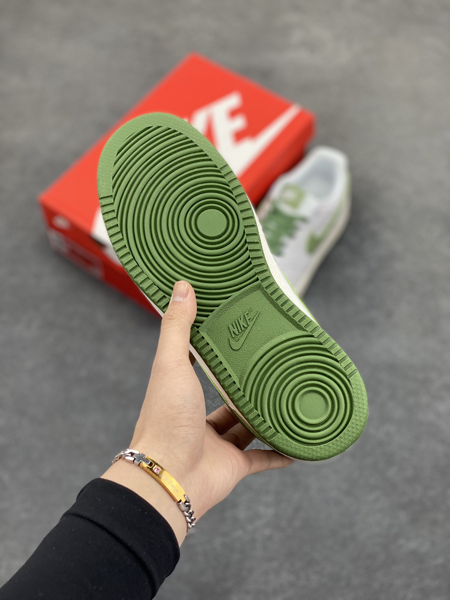 图片[5]-福利特价 Nike Court Borough 低帮百搭透气休闲运动板鞋男女鞋 经典耐用的设计，兼顾舒适脚感和出众风范，演绎匠心之作。结构性的支撑贴合感结合复古篮球设计，塑就场外全明星风范。 货号：FJ5480-100 尺码：36 36.5 37.5 38 38.5 39 40 40.5 4142 42.5 43 44 44.5 45-选品中心