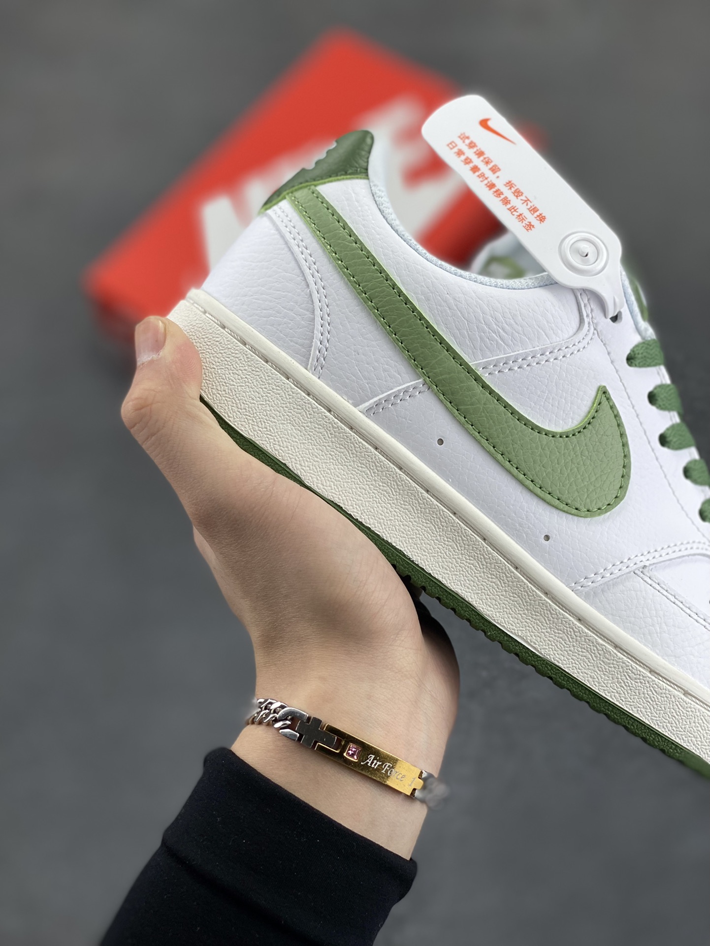 图片[6]-福利特价 Nike Court Borough 低帮百搭透气休闲运动板鞋男女鞋 经典耐用的设计，兼顾舒适脚感和出众风范，演绎匠心之作。结构性的支撑贴合感结合复古篮球设计，塑就场外全明星风范。 货号：FJ5480-100 尺码：36 36.5 37.5 38 38.5 39 40 40.5 4142 42.5 43 44 44.5 45-选品中心