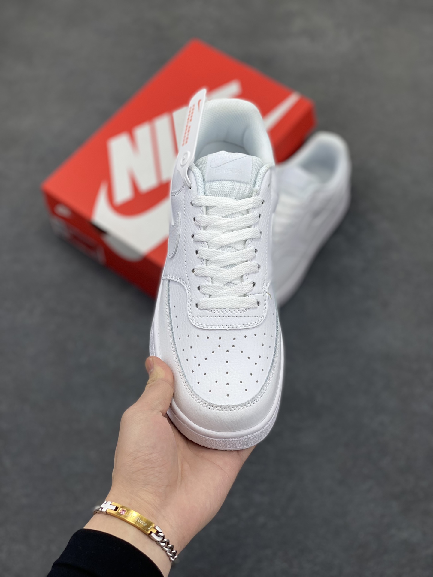 图片[2]-福利特价 Nike Court Borough 低帮百搭透气休闲运动板鞋男女鞋 经典耐用的设计，兼顾舒适脚感和出众风范，演绎匠心之作。结构性的支撑贴合感结合复古篮球设计，塑就场外全明星风范。 货号：CD5463-100 尺码：36 36.5 37.5 38 38.5 39 40 40.5 4142 42.5 43 44 44.5 45-选品中心