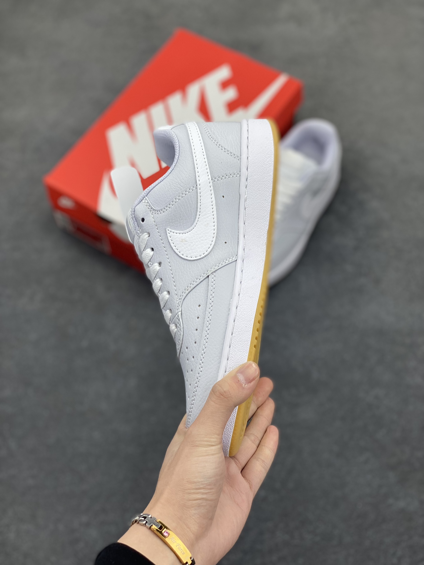 图片[3]-福利特价 Nike Court Borough 低帮百搭透气休闲运动板鞋男女鞋 经典耐用的设计，兼顾舒适脚感和出众风范，演绎匠心之作。结构性的支撑贴合感结合复古篮球设计，塑就场外全明星风范。 货号：CD5434-501 尺码：36 36.5 37.5 38 38.5 39 40 40.5 4142 42.5 43 44 44.5 45-选品中心