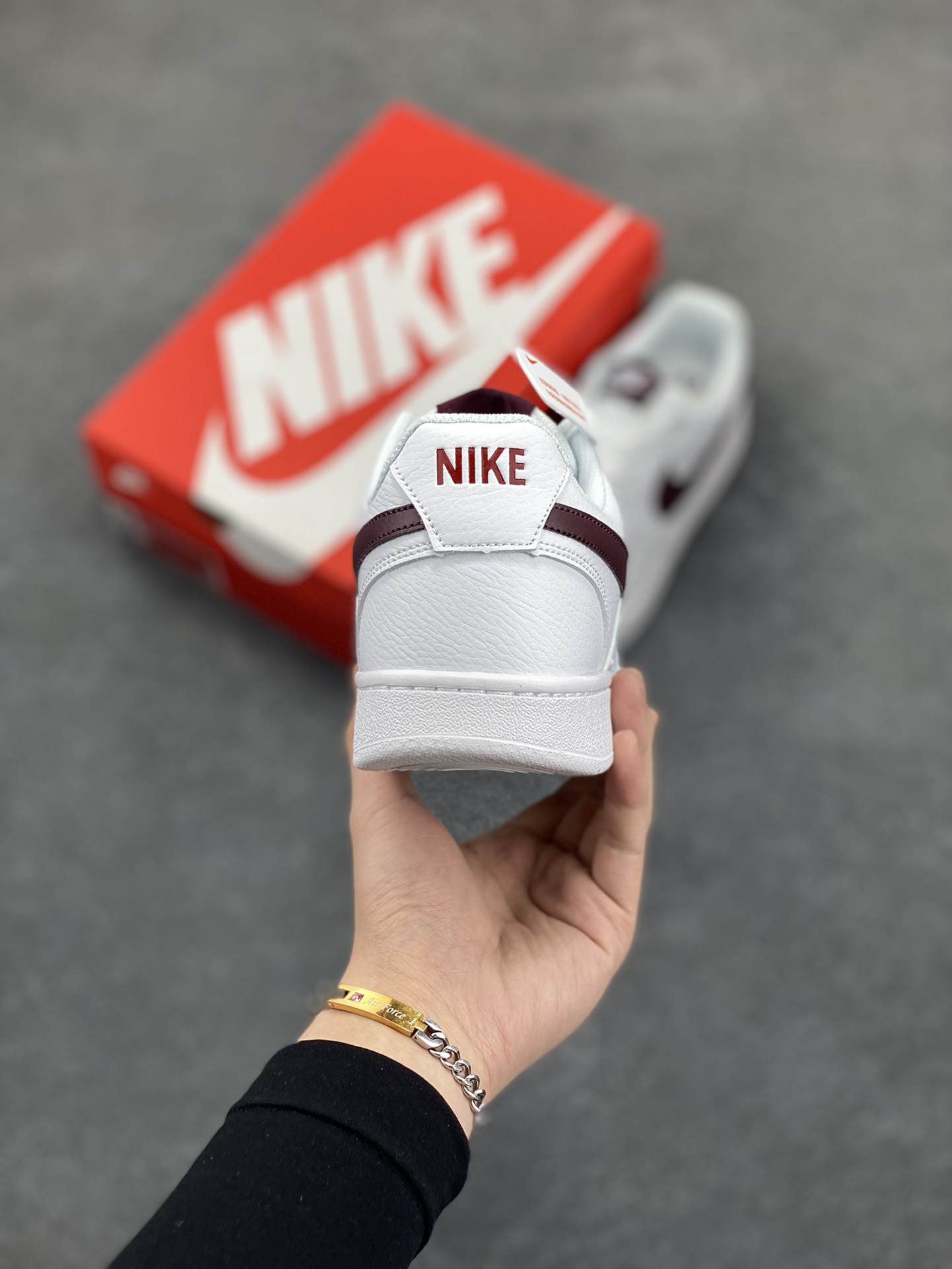 图片[4]-福利特价 Nike Court Borough 低帮百搭透气休闲运动板鞋男女鞋 经典耐用的设计，兼顾舒适脚感和出众风范，演绎匠心之作。结构性的支撑贴合感结合复古篮球设计，塑就场外全明星风范。 货号：DH2987-113 尺码：36 36.5 37.5 38 38.5 39 40 40.5 4142 42.5 43 44 44.5 45-选品中心