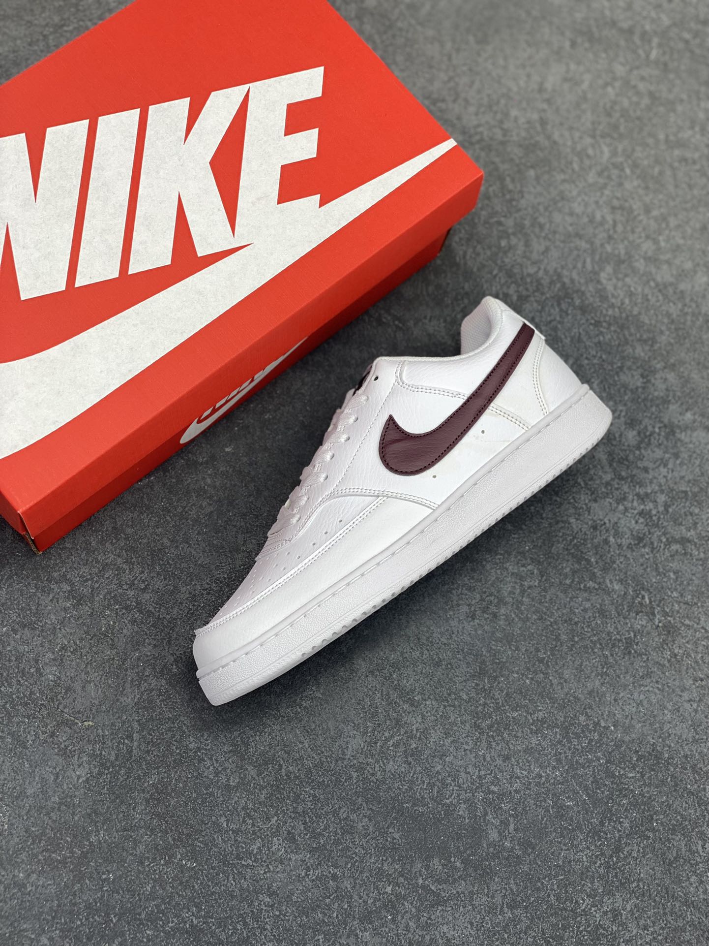 图片[7]-福利特价 Nike Court Borough 低帮百搭透气休闲运动板鞋男女鞋 经典耐用的设计，兼顾舒适脚感和出众风范，演绎匠心之作。结构性的支撑贴合感结合复古篮球设计，塑就场外全明星风范。 货号：DH2987-113 尺码：36 36.5 37.5 38 38.5 39 40 40.5 4142 42.5 43 44 44.5 45-选品中心