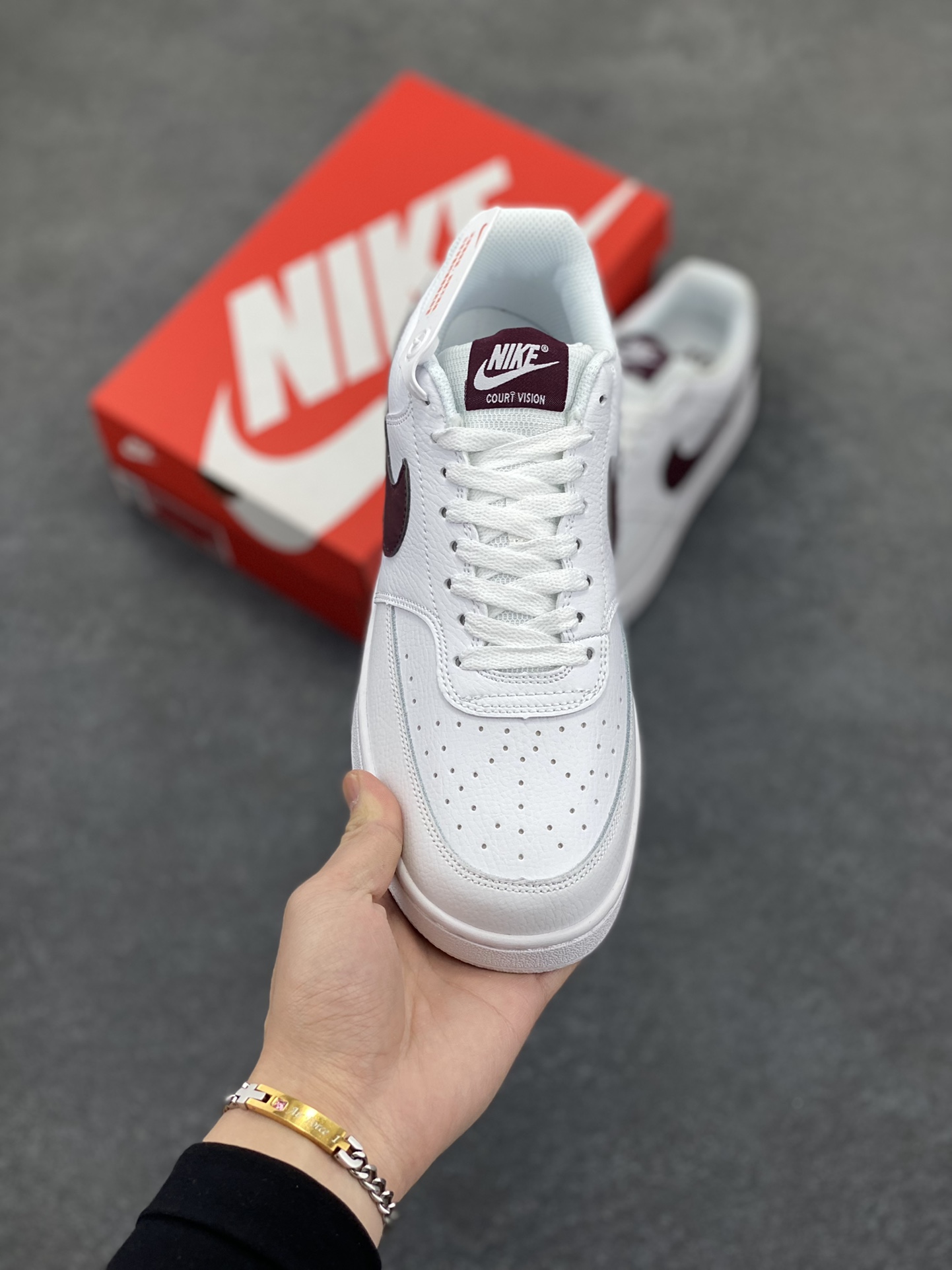 图片[2]-福利特价 Nike Court Borough 低帮百搭透气休闲运动板鞋男女鞋 经典耐用的设计，兼顾舒适脚感和出众风范，演绎匠心之作。结构性的支撑贴合感结合复古篮球设计，塑就场外全明星风范。 货号：DH2987-113 尺码：36 36.5 37.5 38 38.5 39 40 40.5 4142 42.5 43 44 44.5 45-选品中心