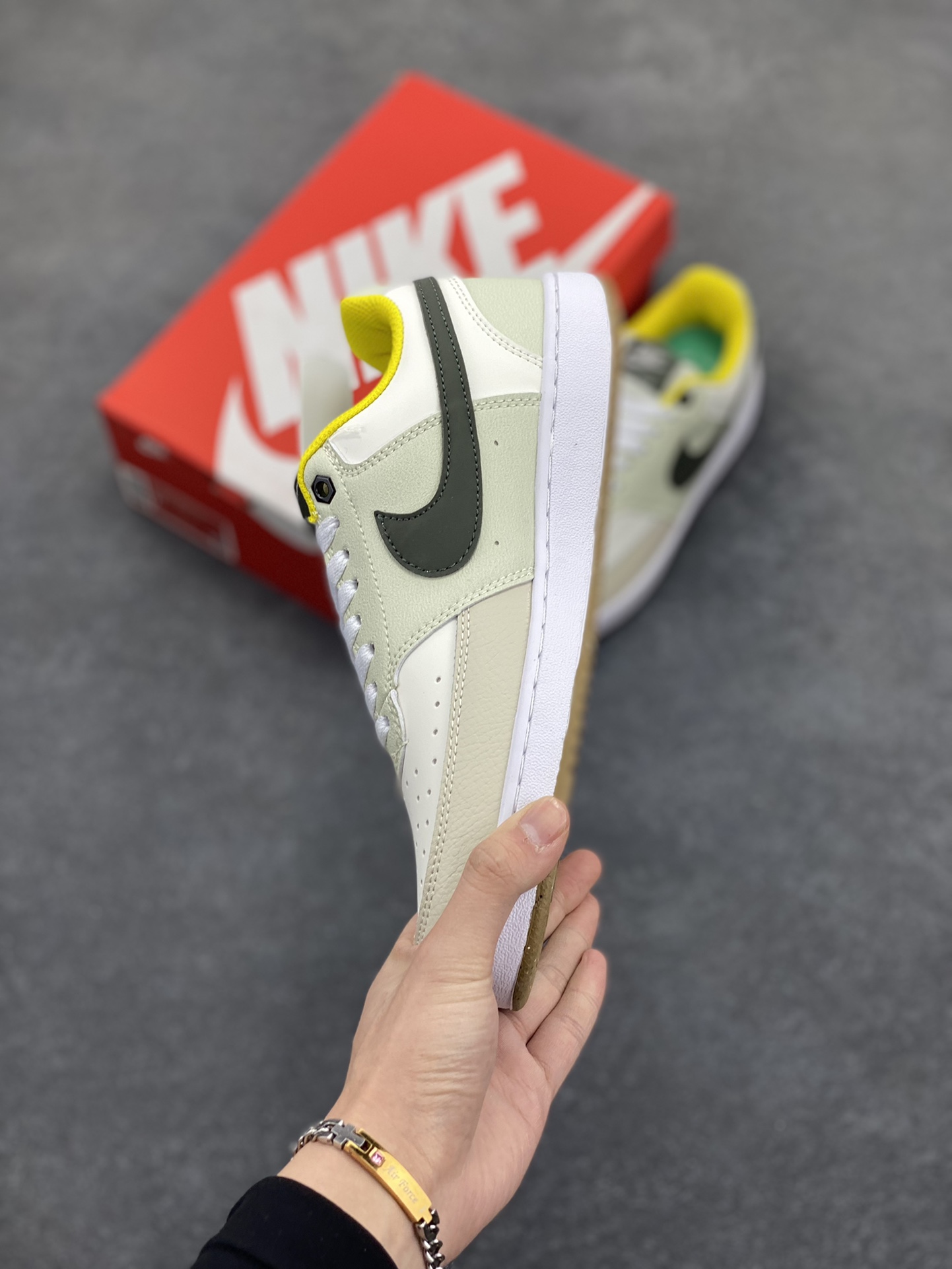 图片[3]-福利特价 Nike Court Borough 低帮百搭透气休闲运动板鞋男女鞋 经典耐用的设计，兼顾舒适脚感和出众风范，演绎匠心之作。结构性的支撑贴合感结合复古篮球设计，塑就场外全明星风范。 货号：FV3630-131 尺码：36 36.5 37.5 38 38.5 39 40 40.5 4142 42.5 43 44 44.5 45-选品中心