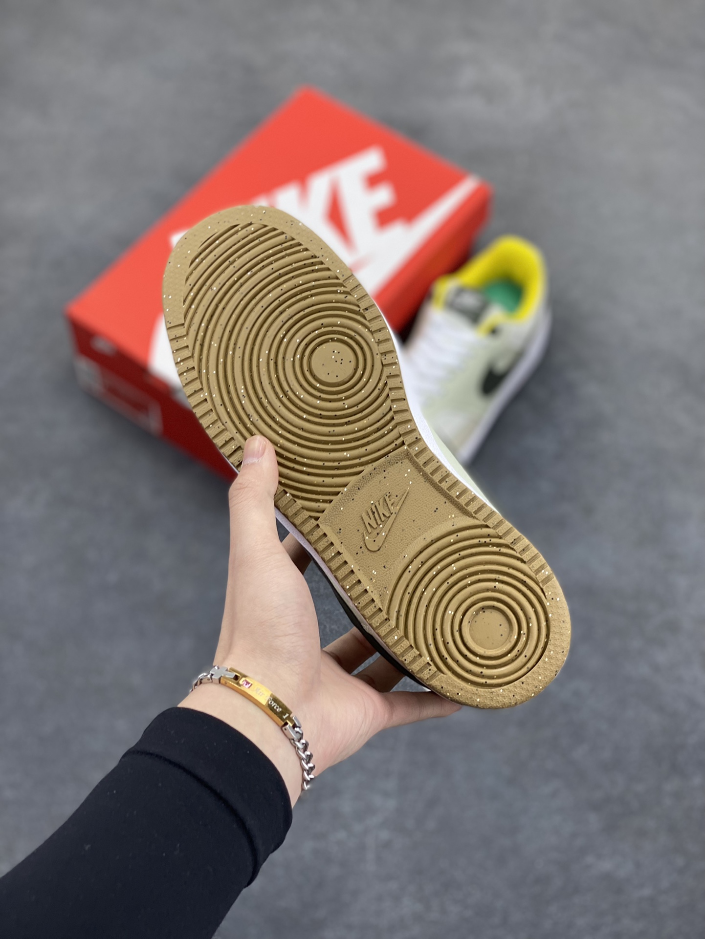 图片[5]-福利特价 Nike Court Borough 低帮百搭透气休闲运动板鞋男女鞋 经典耐用的设计，兼顾舒适脚感和出众风范，演绎匠心之作。结构性的支撑贴合感结合复古篮球设计，塑就场外全明星风范。 货号：FV3630-131 尺码：36 36.5 37.5 38 38.5 39 40 40.5 4142 42.5 43 44 44.5 45-选品中心