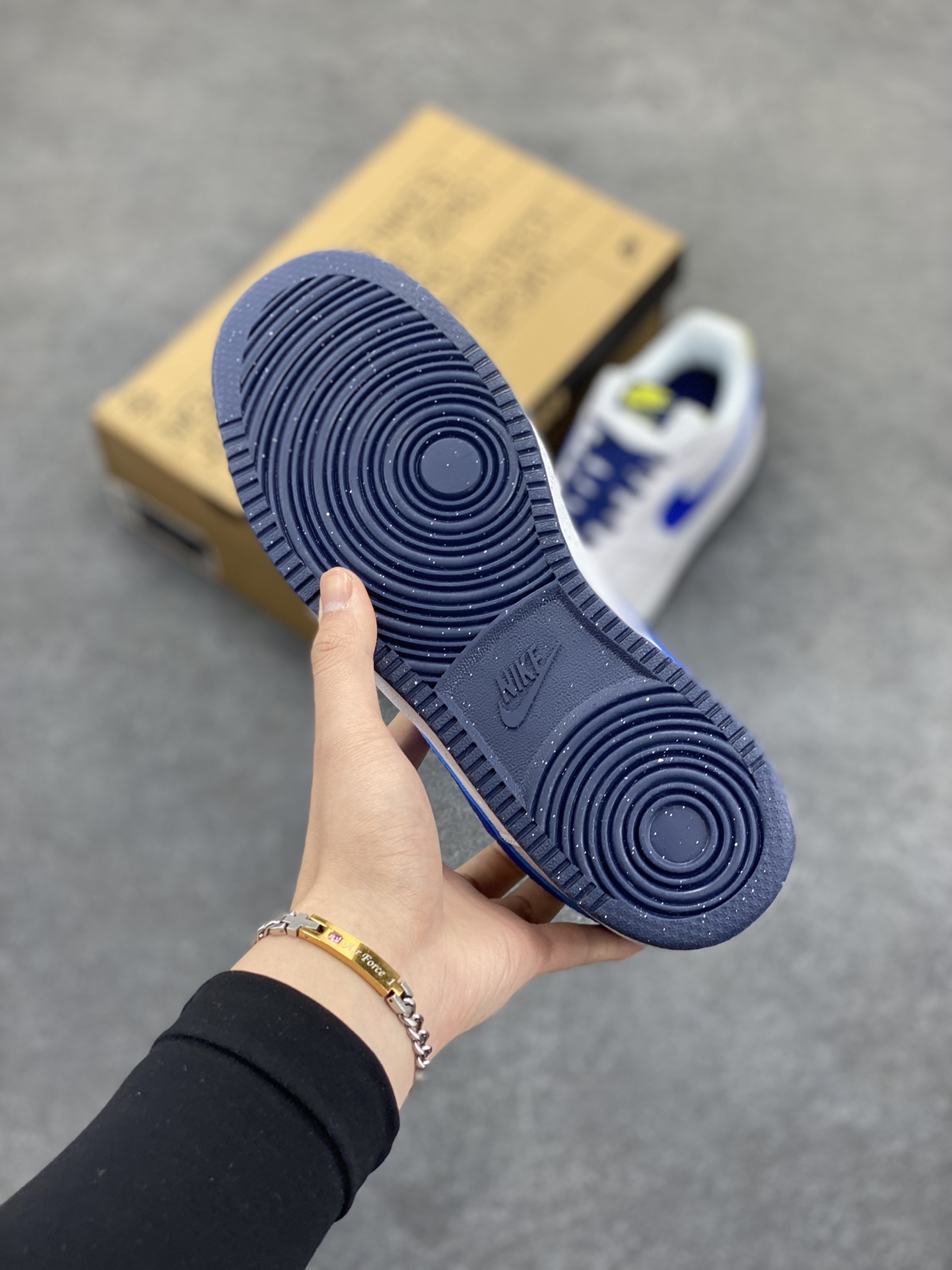 图片[5]-福利特价 Nike Court Borough 低帮百搭透气休闲运动板鞋男女鞋 经典耐用的设计，兼顾舒适脚感和出众风范，演绎匠心之作。结构性的支撑贴合感结合复古篮球设计，塑就场外全明星风范。 货号：DH2987-103 尺码：36 36.5 37.5 38 38.5 39 40 40.5 4142 42.5 43 44 44.5 45-选品中心