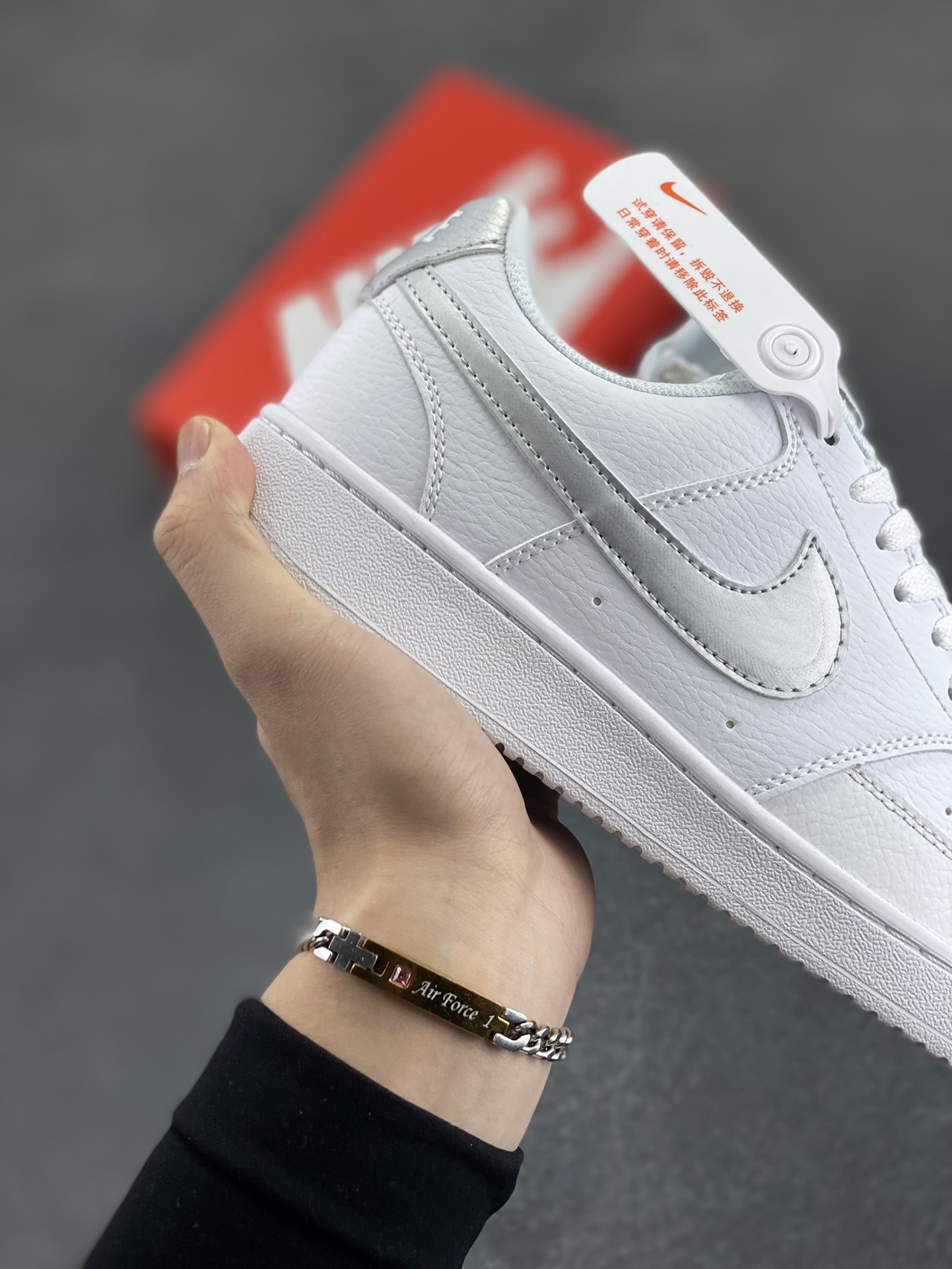 图片[6]-福利特价 Nike Court Borough 低帮百搭透气休闲运动板鞋男女鞋 经典耐用的设计，兼顾舒适脚感和出众风范，演绎匠心之作。结构性的支撑贴合感结合复古篮球设计，塑就场外全明星风范。 货号：CD5434-111 尺码：36 36.5 37.5 38 38.5 39 40 40.5 4142 42.5 43 44 44.5 45-选品中心