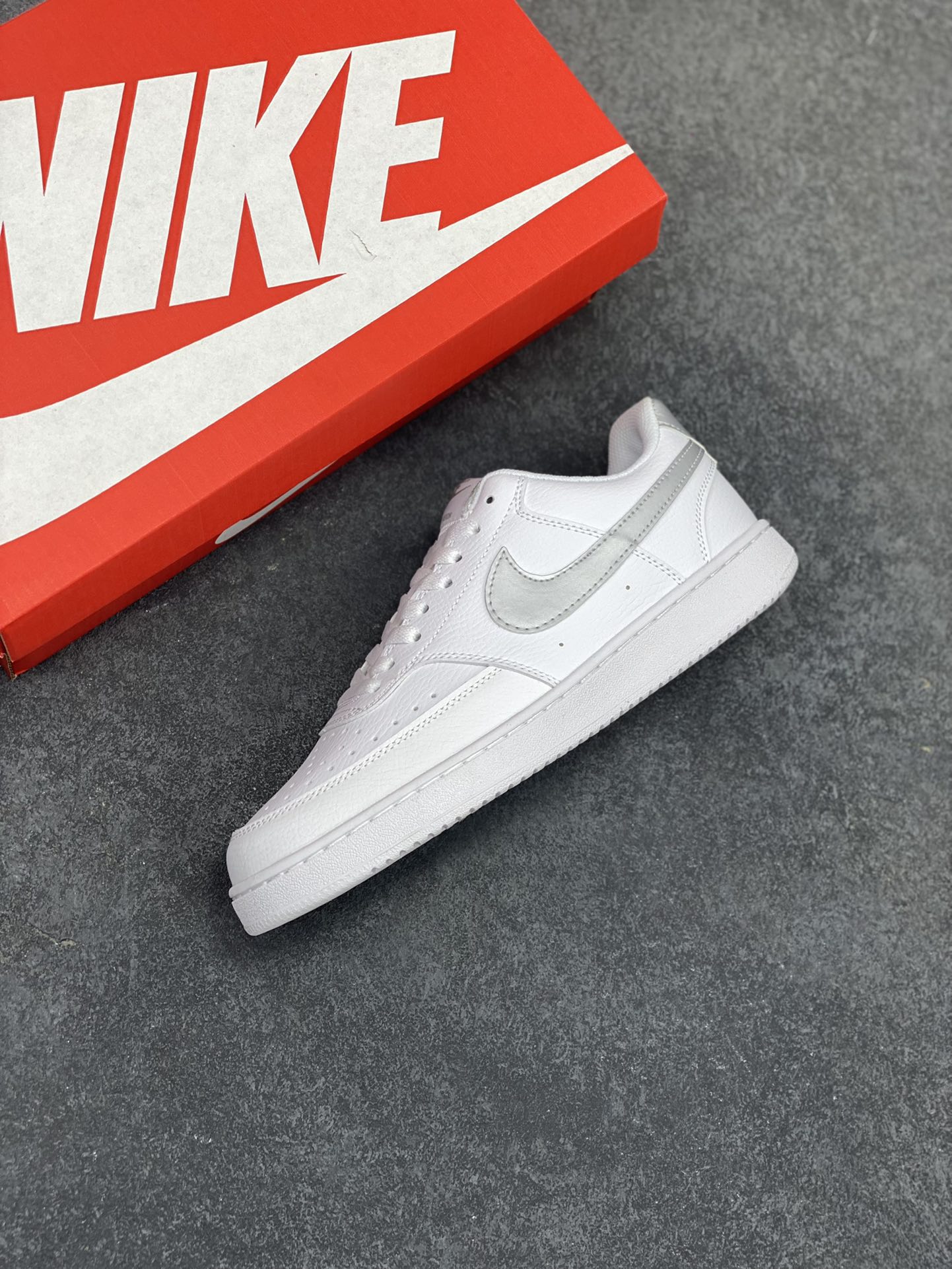 图片[7]-福利特价 Nike Court Borough 低帮百搭透气休闲运动板鞋男女鞋 经典耐用的设计，兼顾舒适脚感和出众风范，演绎匠心之作。结构性的支撑贴合感结合复古篮球设计，塑就场外全明星风范。 货号：CD5434-111 尺码：36 36.5 37.5 38 38.5 39 40 40.5 4142 42.5 43 44 44.5 45-选品中心