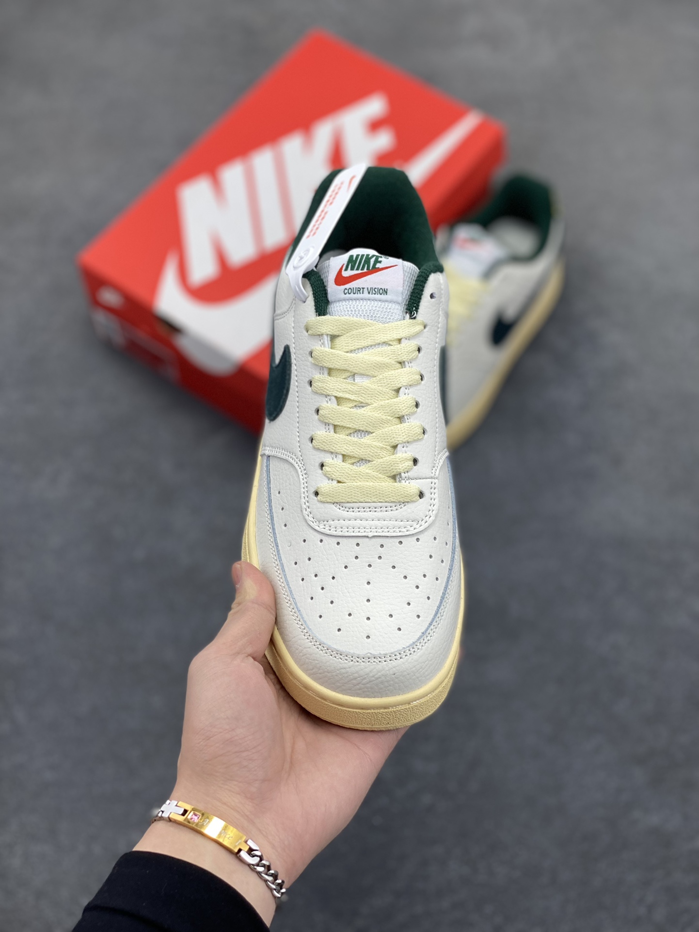 图片[2]-福利特价 Nike Court Borough 低帮百搭透气休闲运动板鞋男女鞋 经典耐用的设计，兼顾舒适脚感和出众风范，演绎匠心之作。结构性的支撑贴合感结合复古篮球设计，塑就场外全明星风范。 货号：FD0320-133 尺码：36 36.5 37.5 38 38.5 39 40 40.5 4142 42.5 43 44 44.5 45-选品中心