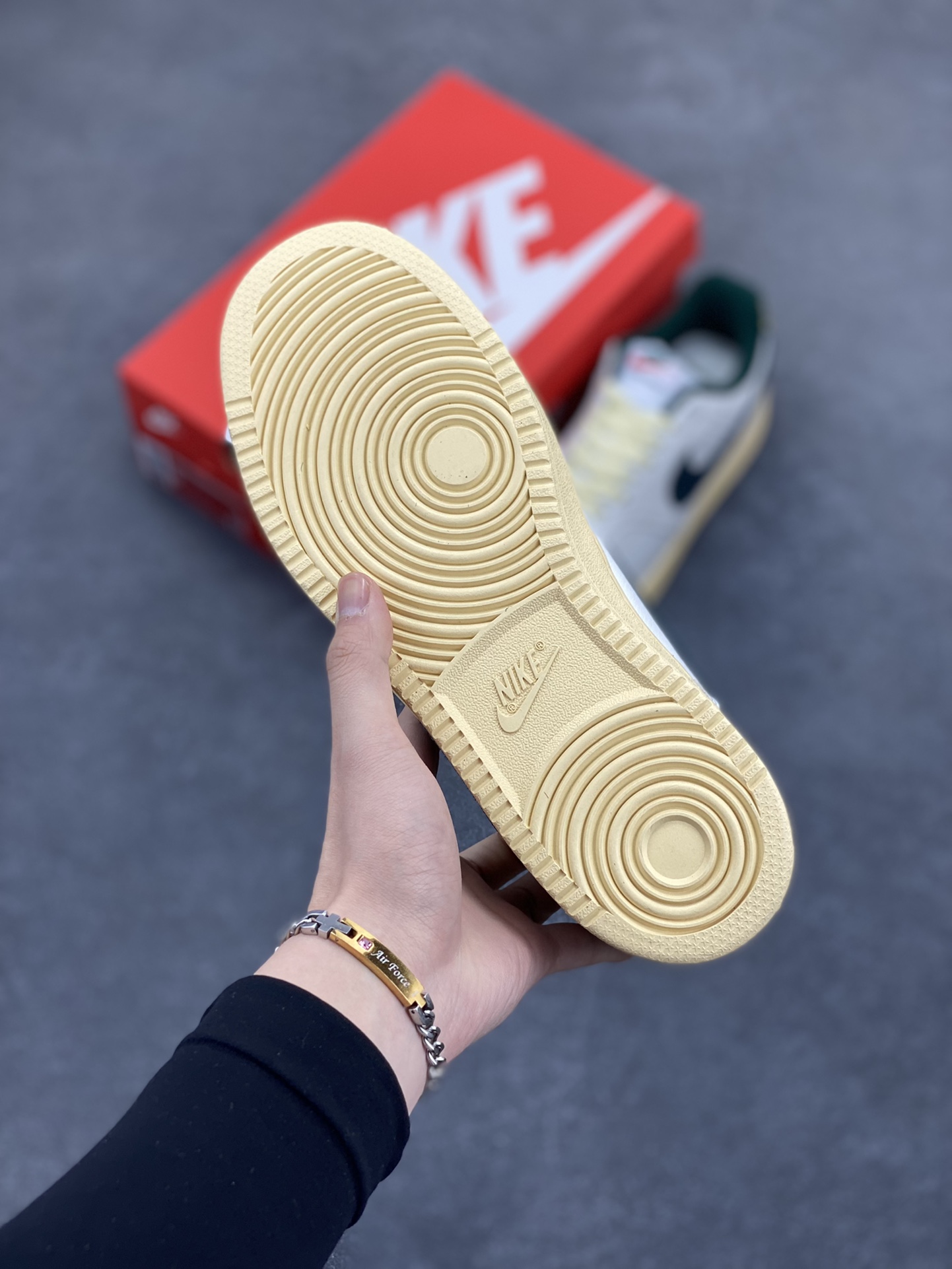 图片[5]-福利特价 Nike Court Borough 低帮百搭透气休闲运动板鞋男女鞋 经典耐用的设计，兼顾舒适脚感和出众风范，演绎匠心之作。结构性的支撑贴合感结合复古篮球设计，塑就场外全明星风范。 货号：FD0320-133 尺码：36 36.5 37.5 38 38.5 39 40 40.5 4142 42.5 43 44 44.5 45-选品中心