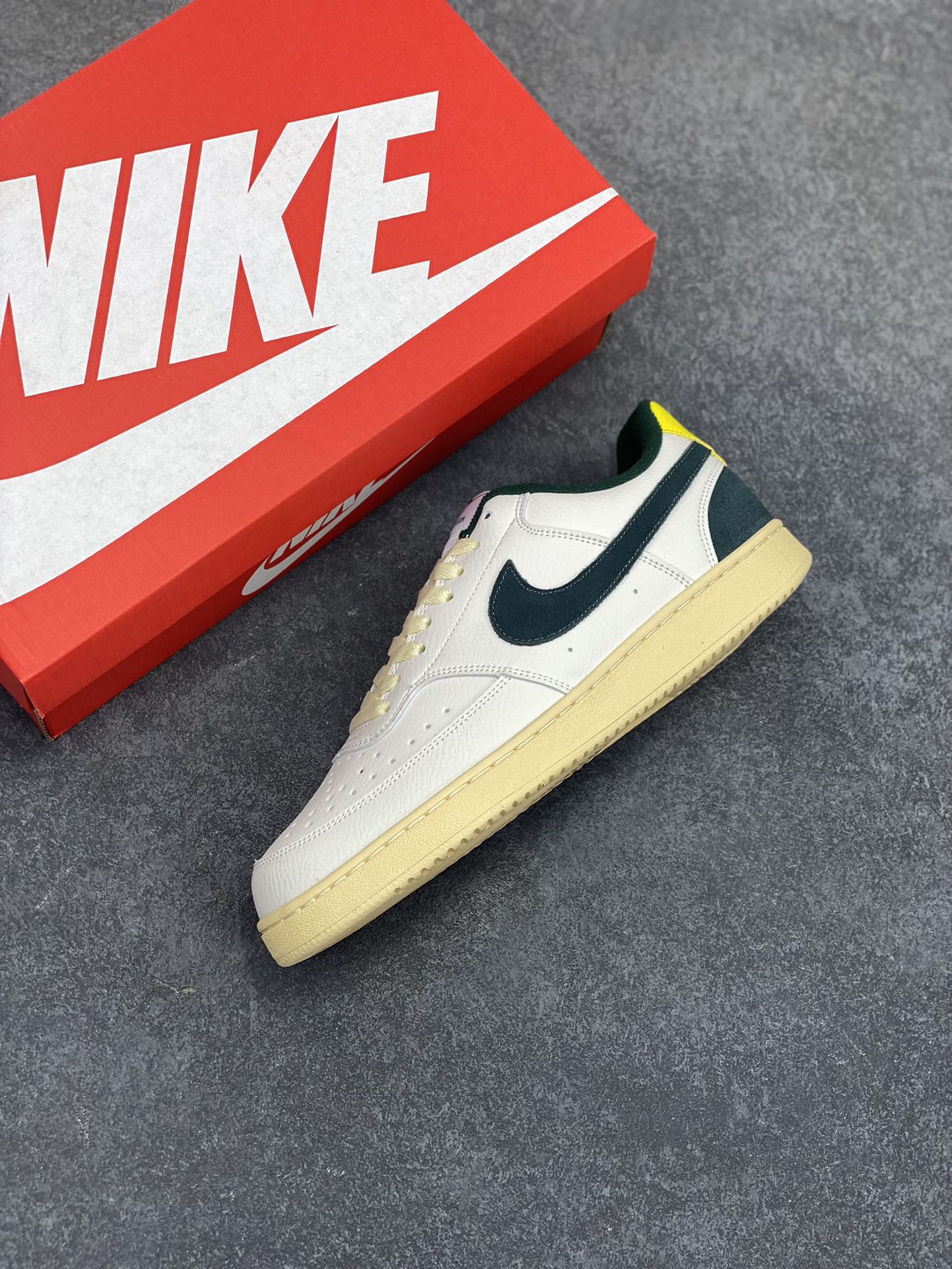 图片[7]-福利特价 Nike Court Borough 低帮百搭透气休闲运动板鞋男女鞋 经典耐用的设计，兼顾舒适脚感和出众风范，演绎匠心之作。结构性的支撑贴合感结合复古篮球设计，塑就场外全明星风范。 货号：FD0320-133 尺码：36 36.5 37.5 38 38.5 39 40 40.5 4142 42.5 43 44 44.5 45-选品中心