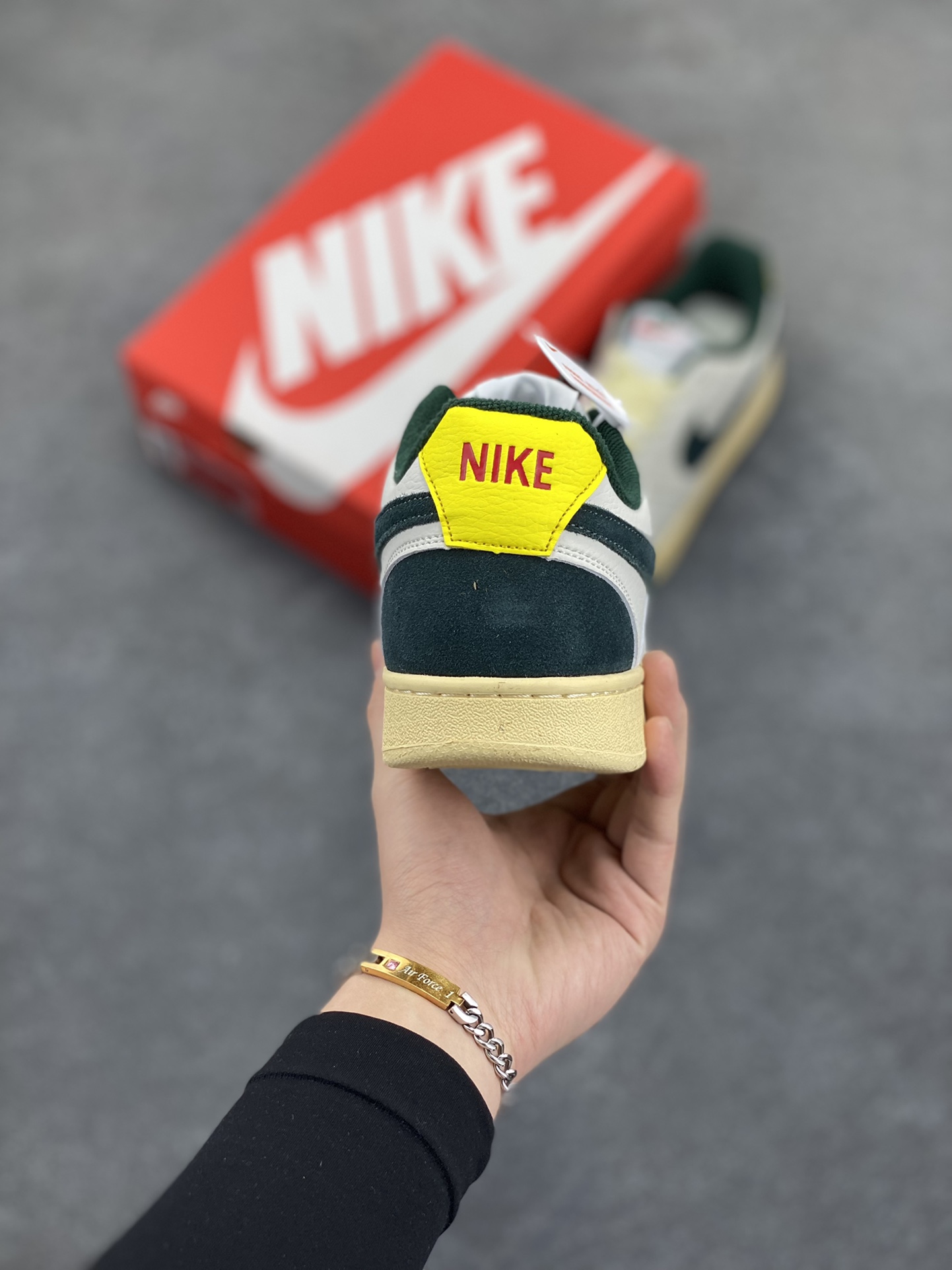 图片[4]-福利特价 Nike Court Borough 低帮百搭透气休闲运动板鞋男女鞋 经典耐用的设计，兼顾舒适脚感和出众风范，演绎匠心之作。结构性的支撑贴合感结合复古篮球设计，塑就场外全明星风范。 货号：FD0320-133 尺码：36 36.5 37.5 38 38.5 39 40 40.5 4142 42.5 43 44 44.5 45-选品中心