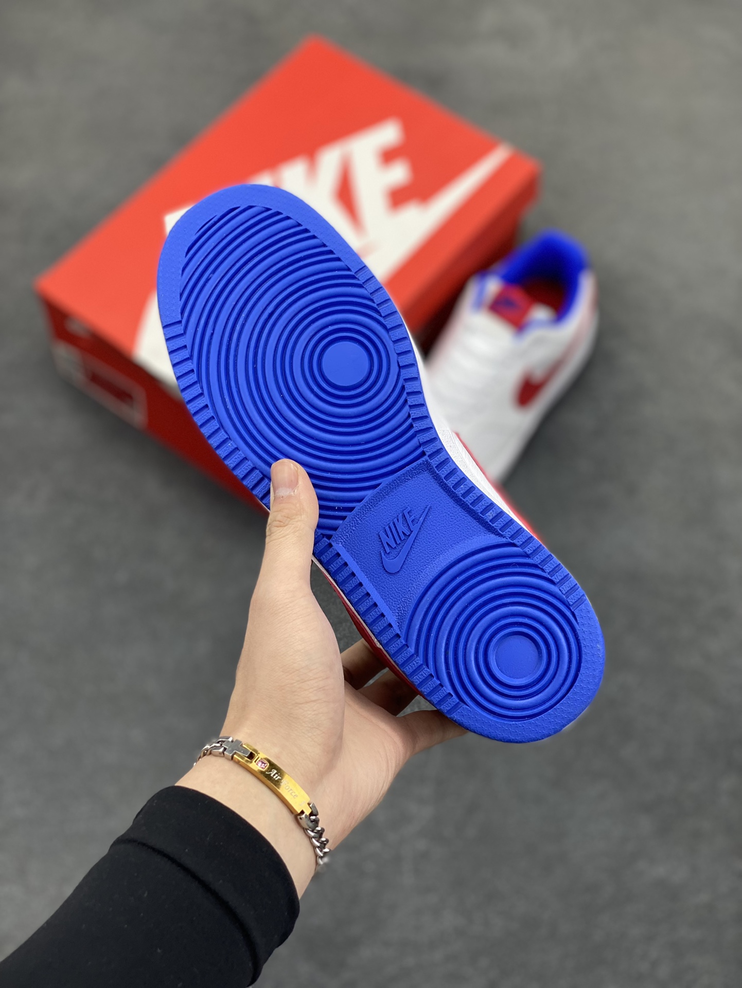 图片[5]-福利特价 Nike Court Borough 低帮百搭透气休闲运动板鞋男女鞋 经典耐用的设计，兼顾舒适脚感和出众风范，演绎匠心之作。结构性的支撑贴合感结合复古篮球设计，塑就场外全明星风范。 货号：DB5945-161 尺码：36 36.5 37.5 38 38.5 39 40 40.5 4142 42.5 43 44 44.5 45-选品中心