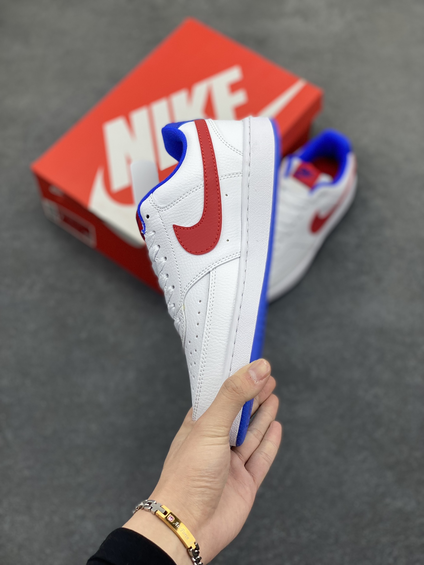 图片[3]-福利特价 Nike Court Borough 低帮百搭透气休闲运动板鞋男女鞋 经典耐用的设计，兼顾舒适脚感和出众风范，演绎匠心之作。结构性的支撑贴合感结合复古篮球设计，塑就场外全明星风范。 货号：DB5945-161 尺码：36 36.5 37.5 38 38.5 39 40 40.5 4142 42.5 43 44 44.5 45-选品中心