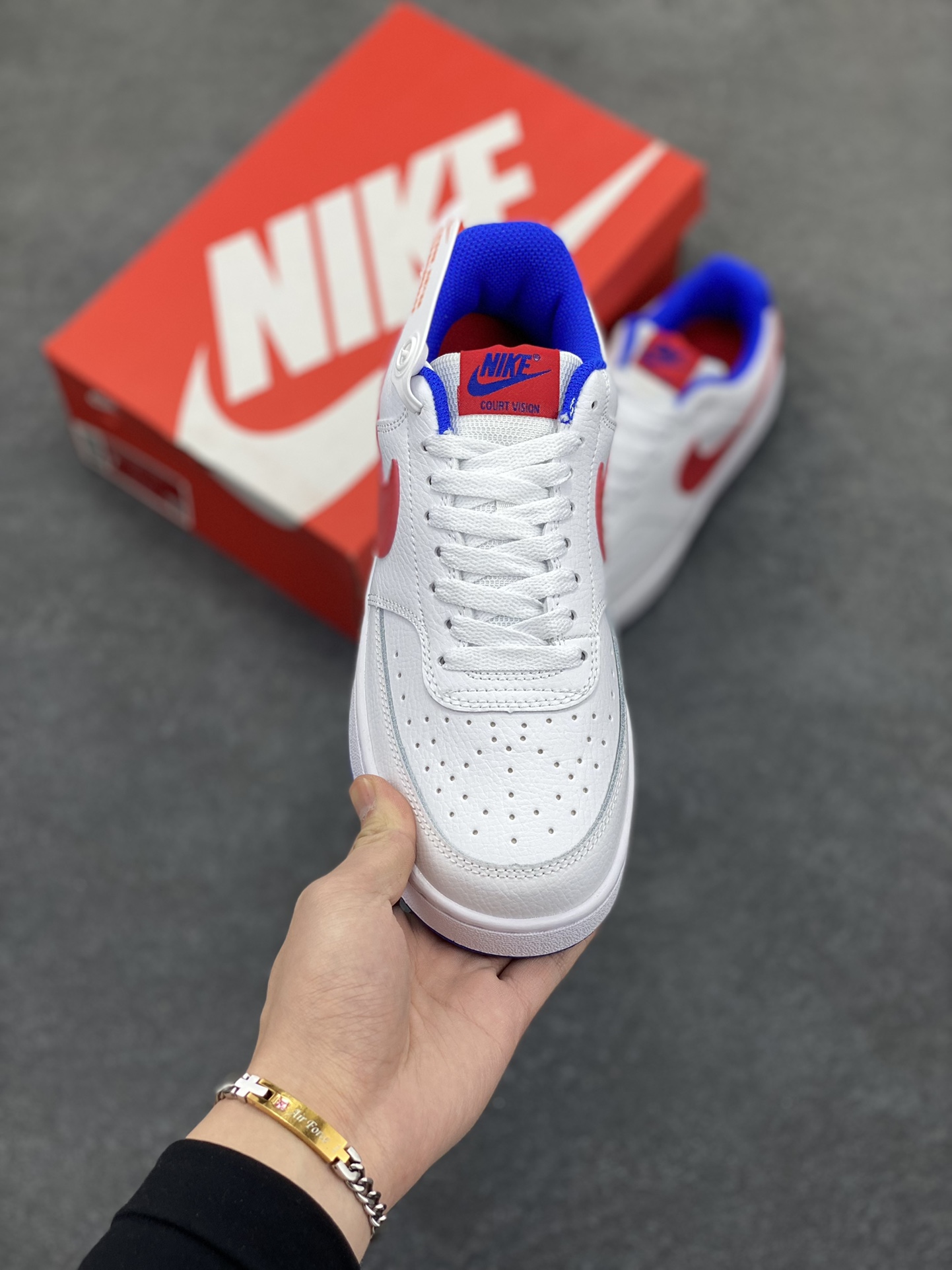 图片[2]-福利特价 Nike Court Borough 低帮百搭透气休闲运动板鞋男女鞋 经典耐用的设计，兼顾舒适脚感和出众风范，演绎匠心之作。结构性的支撑贴合感结合复古篮球设计，塑就场外全明星风范。 货号：DB5945-161 尺码：36 36.5 37.5 38 38.5 39 40 40.5 4142 42.5 43 44 44.5 45-选品中心