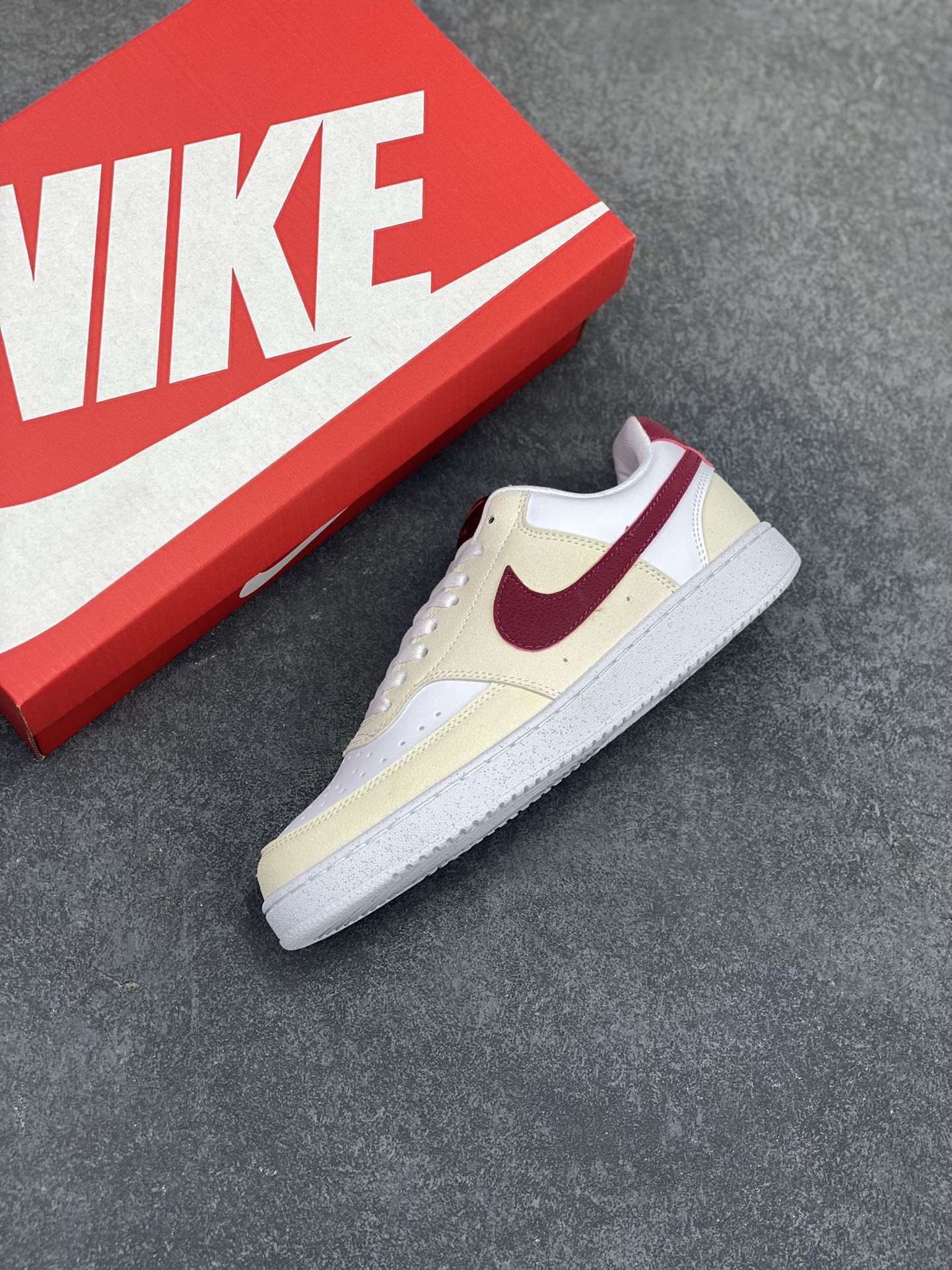 图片[7]-福利特价 Nike Court Borough 低帮百搭透气休闲运动板鞋男女鞋 经典耐用的设计，兼顾舒适脚感和出众风范，演绎匠心之作。结构性的支撑贴合感结合复古篮球设计，塑就场外全明星风范。 货号：FQ7628-100 尺码：36 36.5 37.5 38 38.5 39 40 40.5 4142 42.5 43 44 44.5 45-选品中心