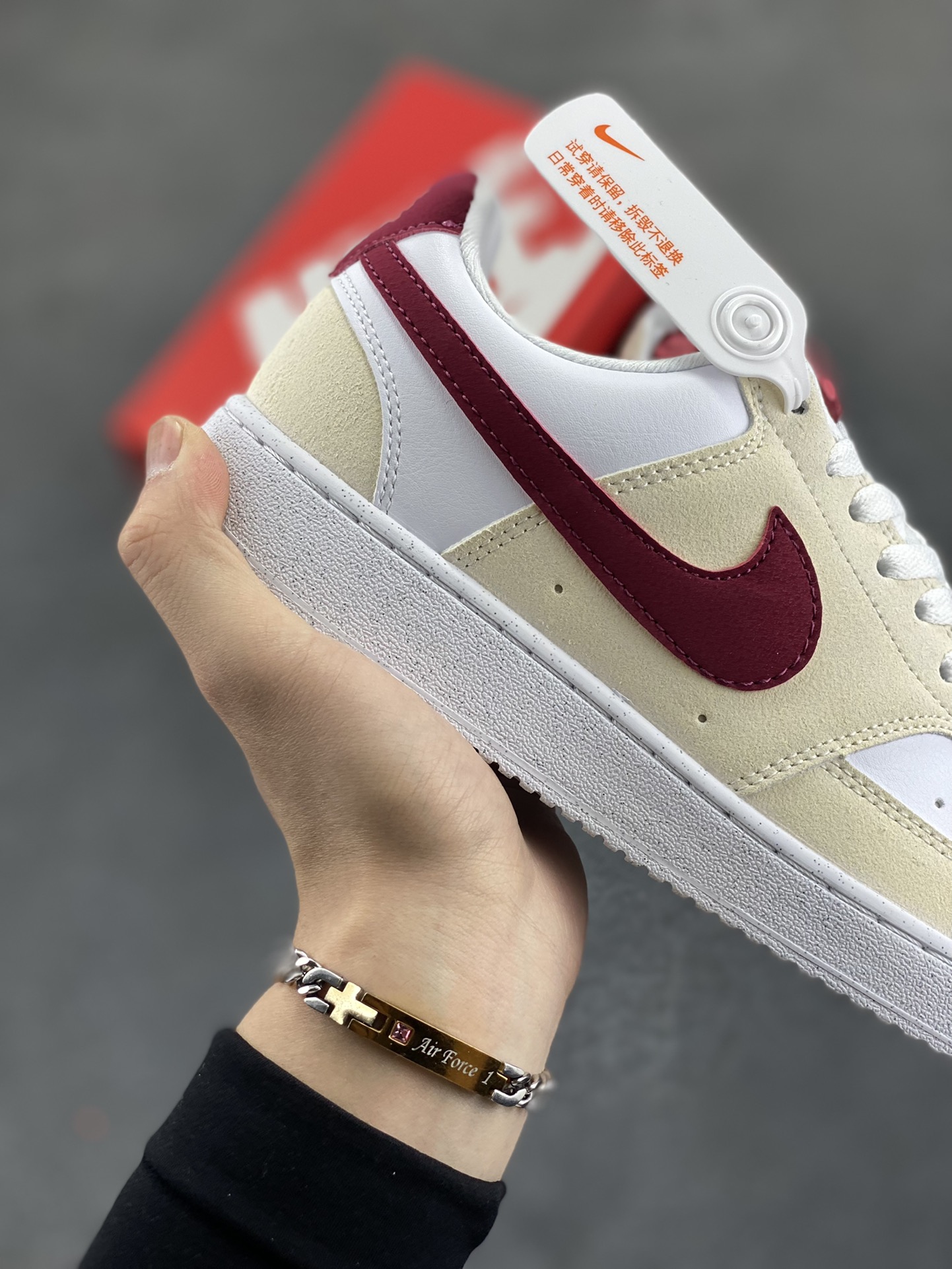 图片[6]-福利特价 Nike Court Borough 低帮百搭透气休闲运动板鞋男女鞋 经典耐用的设计，兼顾舒适脚感和出众风范，演绎匠心之作。结构性的支撑贴合感结合复古篮球设计，塑就场外全明星风范。 货号：FQ7628-100 尺码：36 36.5 37.5 38 38.5 39 40 40.5 4142 42.5 43 44 44.5 45-选品中心