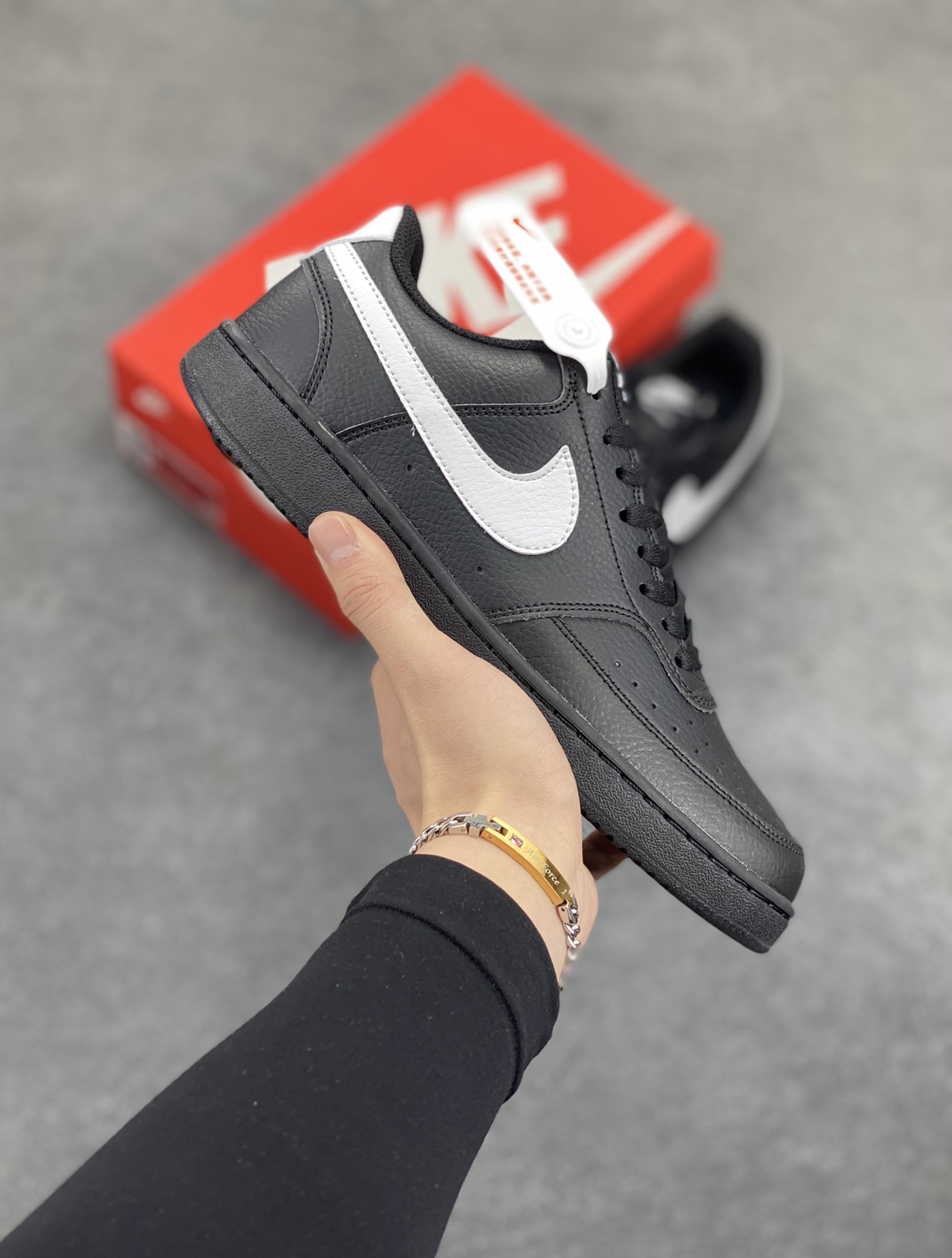 福利特价 Nike Court Borough 低帮百搭透气休闲运动板鞋男女鞋 经典耐用的设计,兼顾舒适脚感和出众风范,演绎匠心之作。结构性的支撑贴合感结合复古篮球设计,塑就场外全明星风范。 货号:FZ0630-010 尺码:36 36.5 37.5 38 38.5 39 40 40.5 4142 42.5 43 44 44.5 45-选品中心