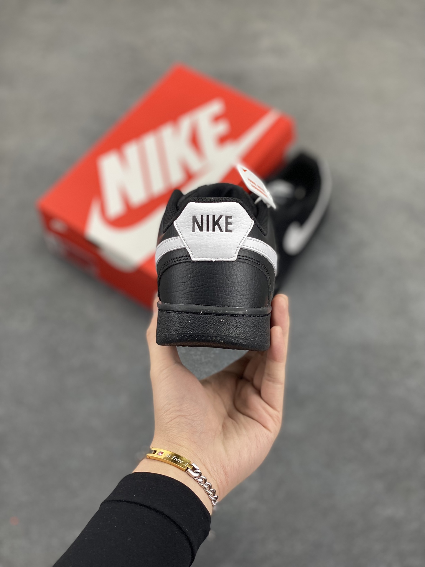 图片[4]-福利特价 Nike Court Borough 低帮百搭透气休闲运动板鞋男女鞋 经典耐用的设计，兼顾舒适脚感和出众风范，演绎匠心之作。结构性的支撑贴合感结合复古篮球设计，塑就场外全明星风范。 货号：FZ0630-010 尺码：36 36.5 37.5 38 38.5 39 40 40.5 4142 42.5 43 44 44.5 45-选品中心