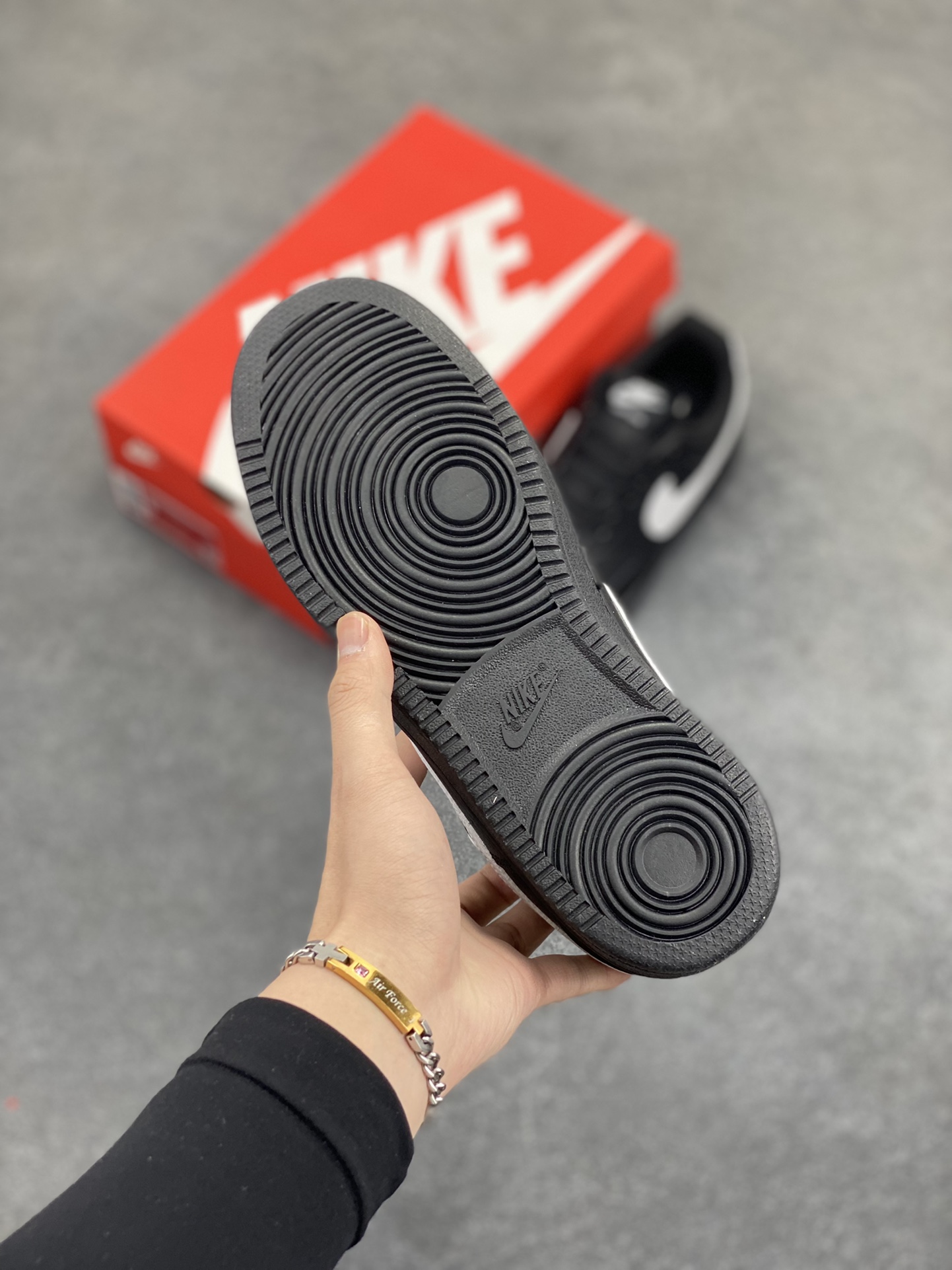 图片[5]-福利特价 Nike Court Borough 低帮百搭透气休闲运动板鞋男女鞋 经典耐用的设计，兼顾舒适脚感和出众风范，演绎匠心之作。结构性的支撑贴合感结合复古篮球设计，塑就场外全明星风范。 货号：FZ0630-010 尺码：36 36.5 37.5 38 38.5 39 40 40.5 4142 42.5 43 44 44.5 45-选品中心