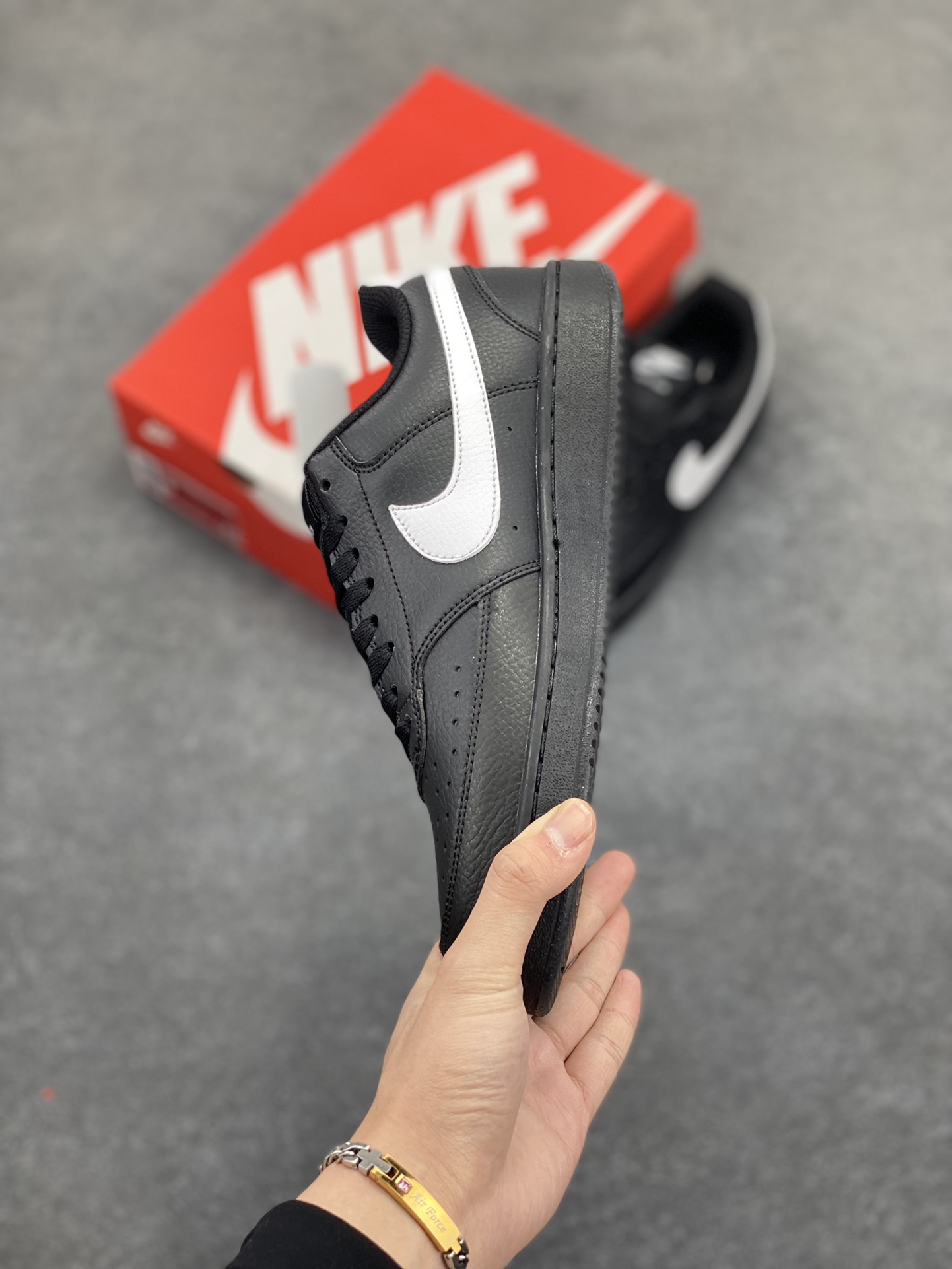 图片[3]-福利特价 Nike Court Borough 低帮百搭透气休闲运动板鞋男女鞋 经典耐用的设计，兼顾舒适脚感和出众风范，演绎匠心之作。结构性的支撑贴合感结合复古篮球设计，塑就场外全明星风范。 货号：FZ0630-010 尺码：36 36.5 37.5 38 38.5 39 40 40.5 4142 42.5 43 44 44.5 45-选品中心