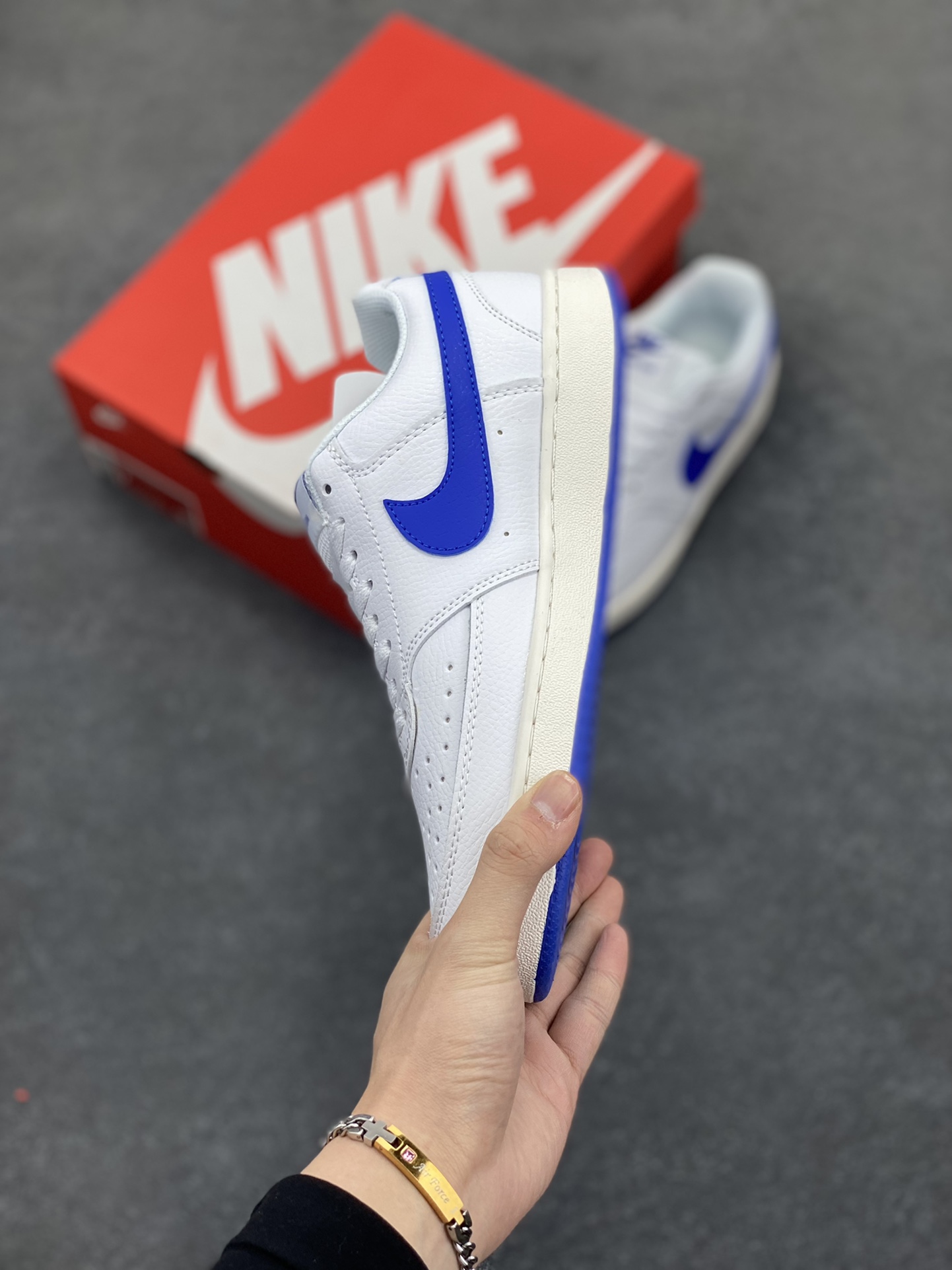 图片[3]-福利特价 Nike Court Borough 低帮百搭透气休闲运动板鞋男女鞋 经典耐用的设计，兼顾舒适脚感和出众风范，演绎匠心之作。结构性的支撑贴合感结合复古篮球设计，塑就场外全明星风范。 货号：CD5463-103 尺码：36 36.5 37.5 38 38.5 39 40 40.5 4142 42.5 43 44 44.5 45-选品中心