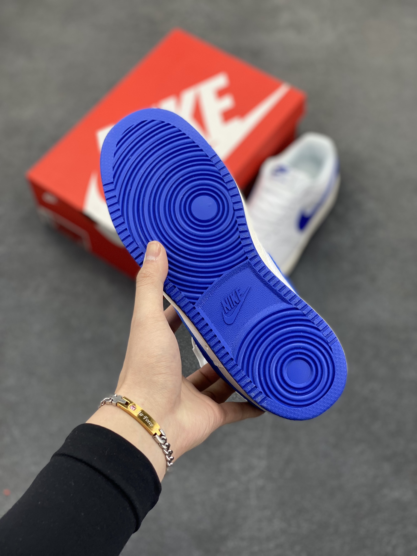 图片[5]-福利特价 Nike Court Borough 低帮百搭透气休闲运动板鞋男女鞋 经典耐用的设计，兼顾舒适脚感和出众风范，演绎匠心之作。结构性的支撑贴合感结合复古篮球设计，塑就场外全明星风范。 货号：CD5463-103 尺码：36 36.5 37.5 38 38.5 39 40 40.5 4142 42.5 43 44 44.5 45-选品中心