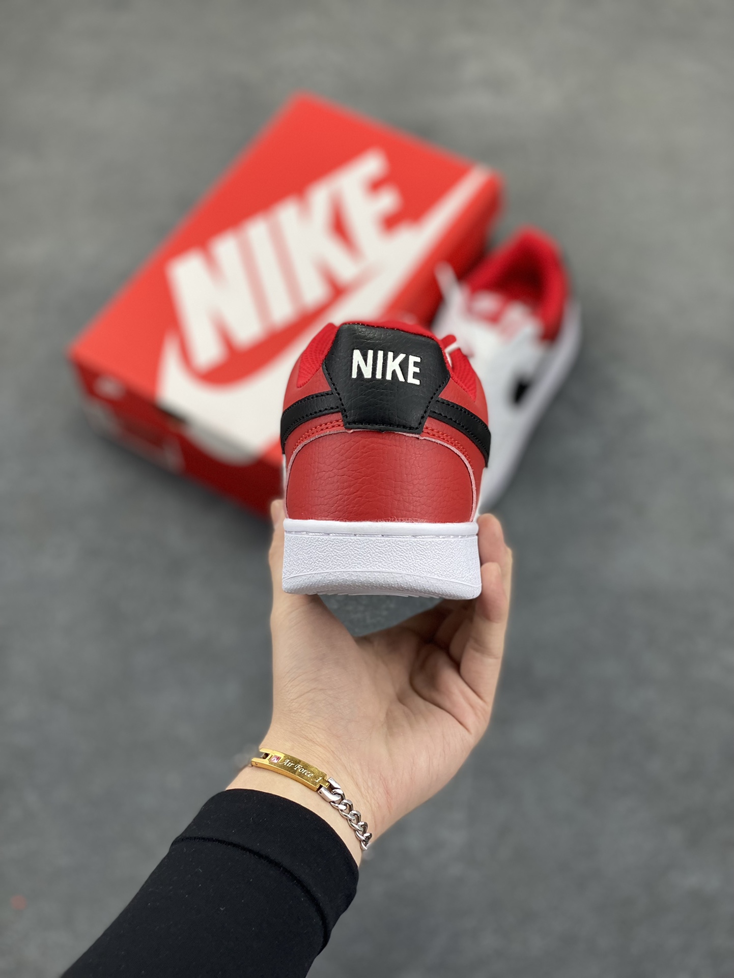 图片[4]-福利特价 Nike Court Borough 低帮百搭透气休闲运动板鞋男女鞋 经典耐用的设计，兼顾舒适脚感和出众风范，演绎匠心之作。结构性的支撑贴合感结合复古篮球设计，塑就场外全明星风范。 货号：DH0851-100 尺码：36 36.5 37.5 38 38.5 39 40 40.5 4142 42.5 43 44 44.5 45-选品中心