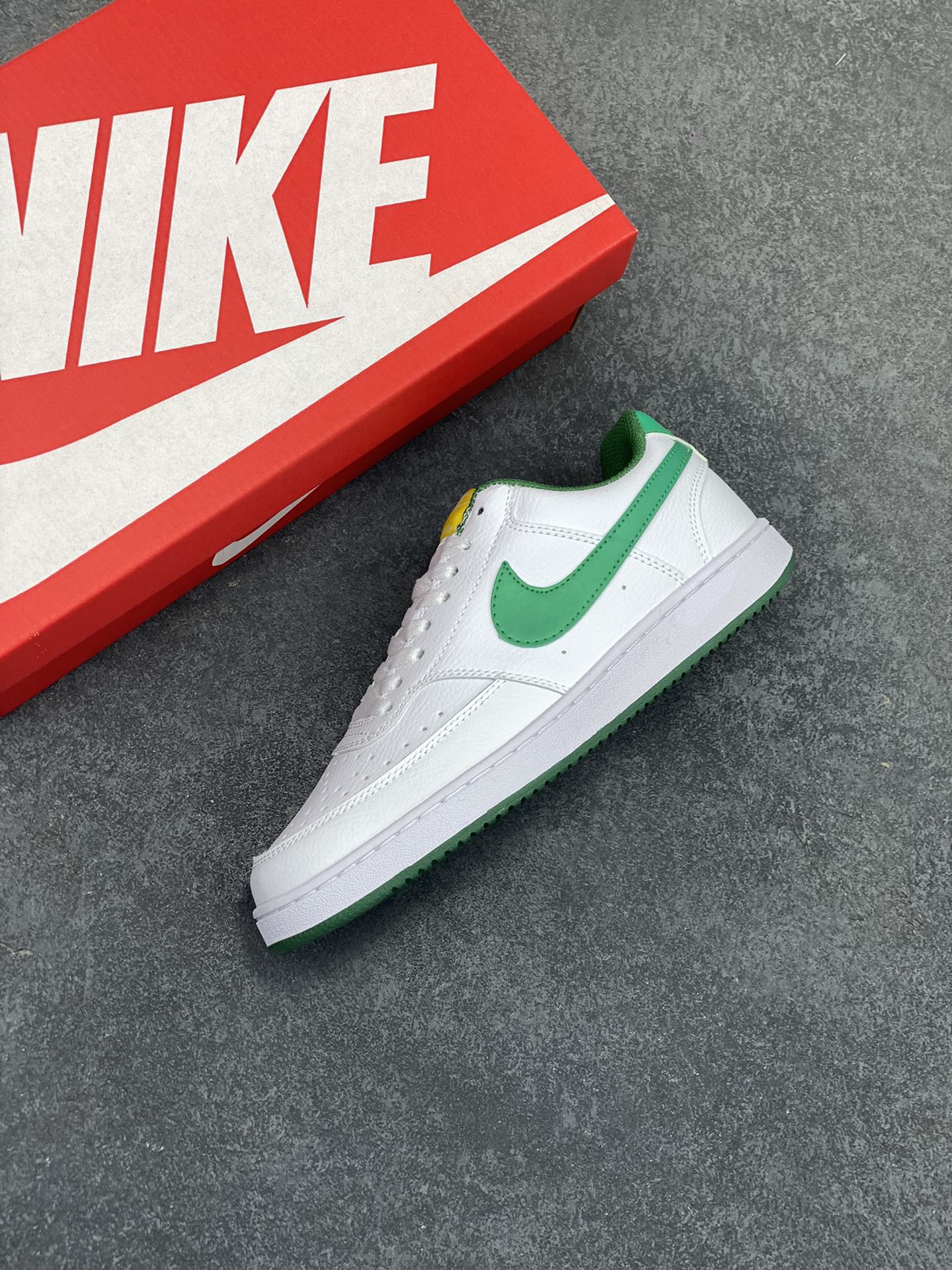 图片[7]-福利特价 Nike Court Borough 低帮百搭透气休闲运动板鞋男女鞋 经典耐用的设计，兼顾舒适脚感和出众风范，演绎匠心之作。结构性的支撑贴合感结合复古篮球设计，塑就场外全明星风范。 货号：FN3447-131 尺码：36 36.5 37.5 38 38.5 39 40 40.5 4142 42.5 43 44 44.5 45-选品中心