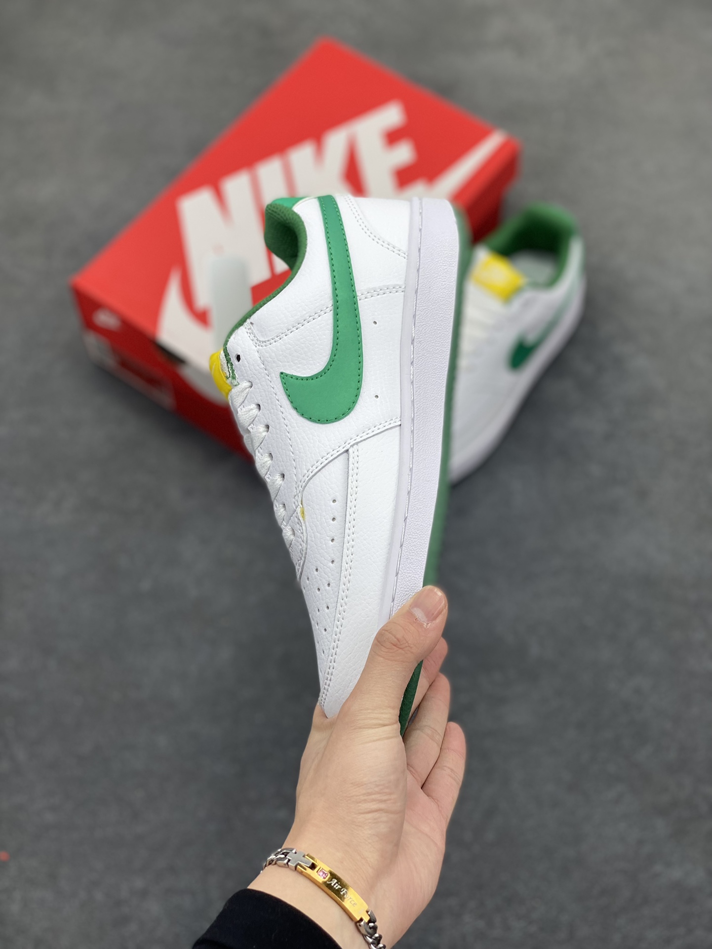 图片[3]-福利特价 Nike Court Borough 低帮百搭透气休闲运动板鞋男女鞋 经典耐用的设计，兼顾舒适脚感和出众风范，演绎匠心之作。结构性的支撑贴合感结合复古篮球设计，塑就场外全明星风范。 货号：FN3447-131 尺码：36 36.5 37.5 38 38.5 39 40 40.5 4142 42.5 43 44 44.5 45-选品中心