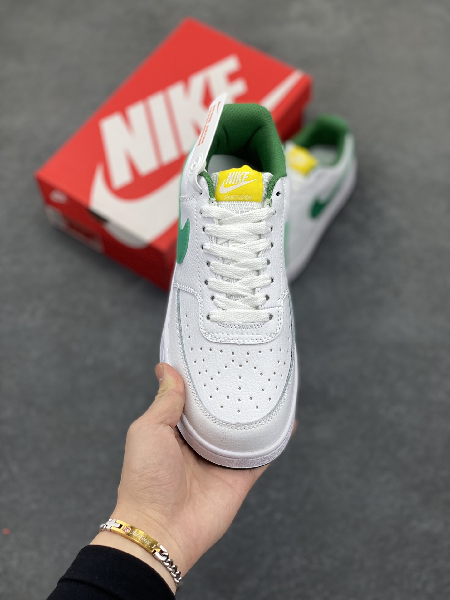 图片[2]-福利特价 Nike Court Borough 低帮百搭透气休闲运动板鞋男女鞋 经典耐用的设计，兼顾舒适脚感和出众风范，演绎匠心之作。结构性的支撑贴合感结合复古篮球设计，塑就场外全明星风范。 货号：FN3447-131 尺码：36 36.5 37.5 38 38.5 39 40 40.5 4142 42.5 43 44 44.5 45-选品中心